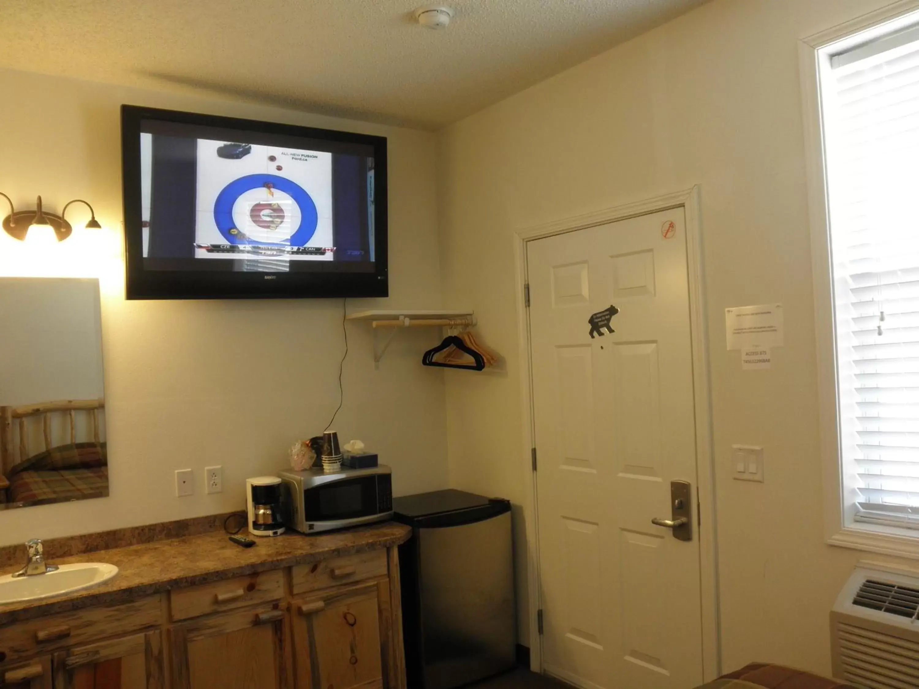 TV and multimedia, TV/Entertainment Center in Bear's Den Lodge