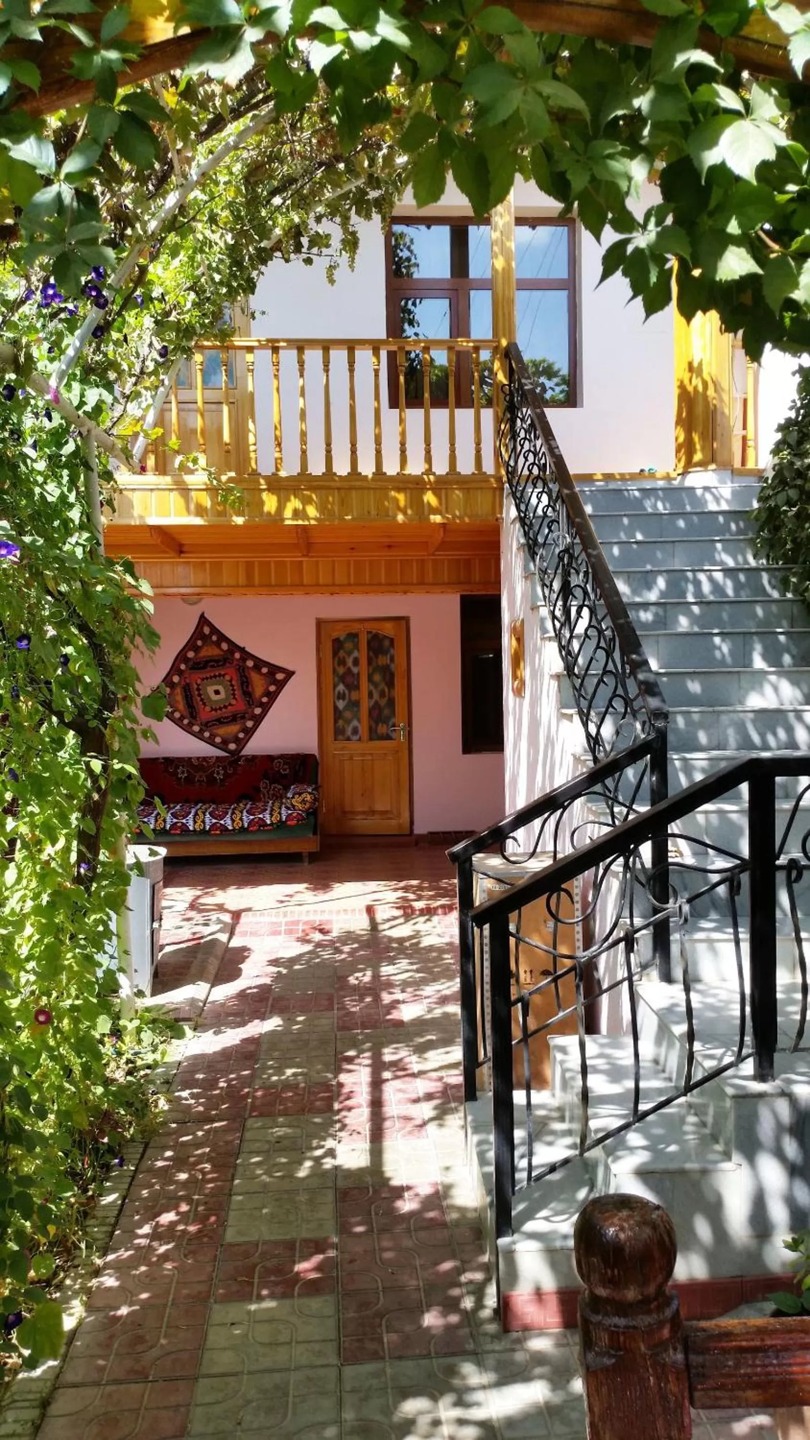 Facade/entrance in Jahongir