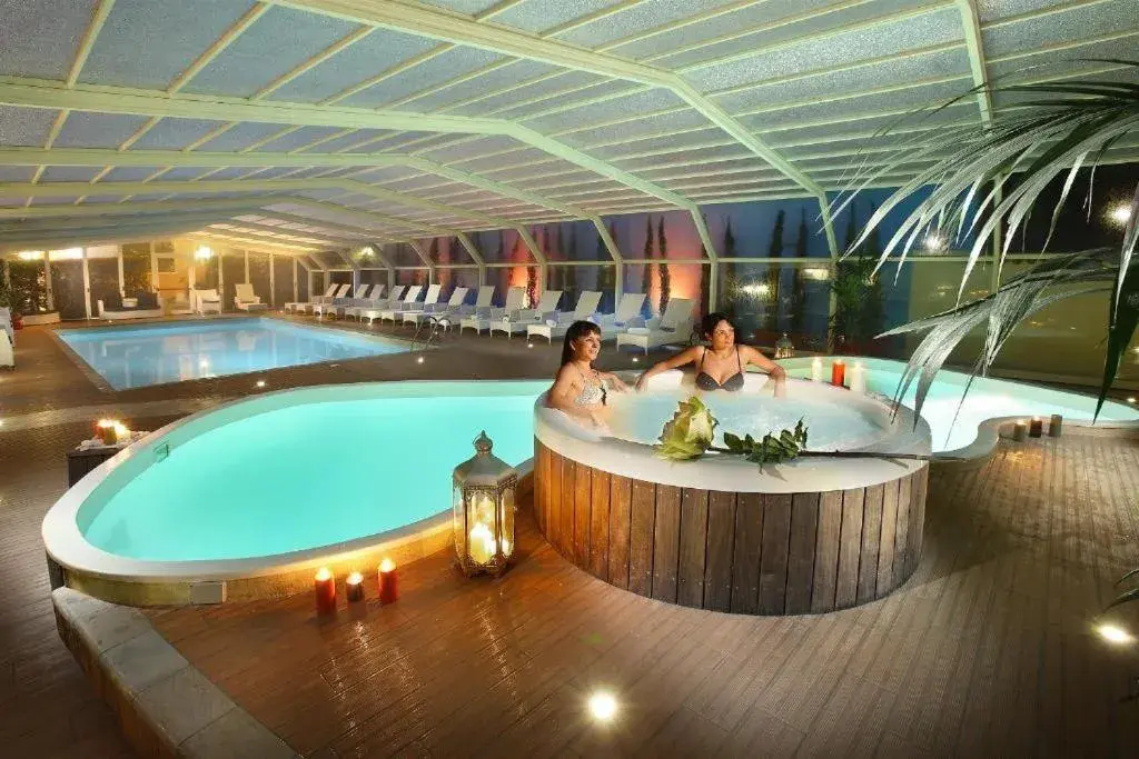 Swimming Pool in Hotel Manzoni Wellness&Spa