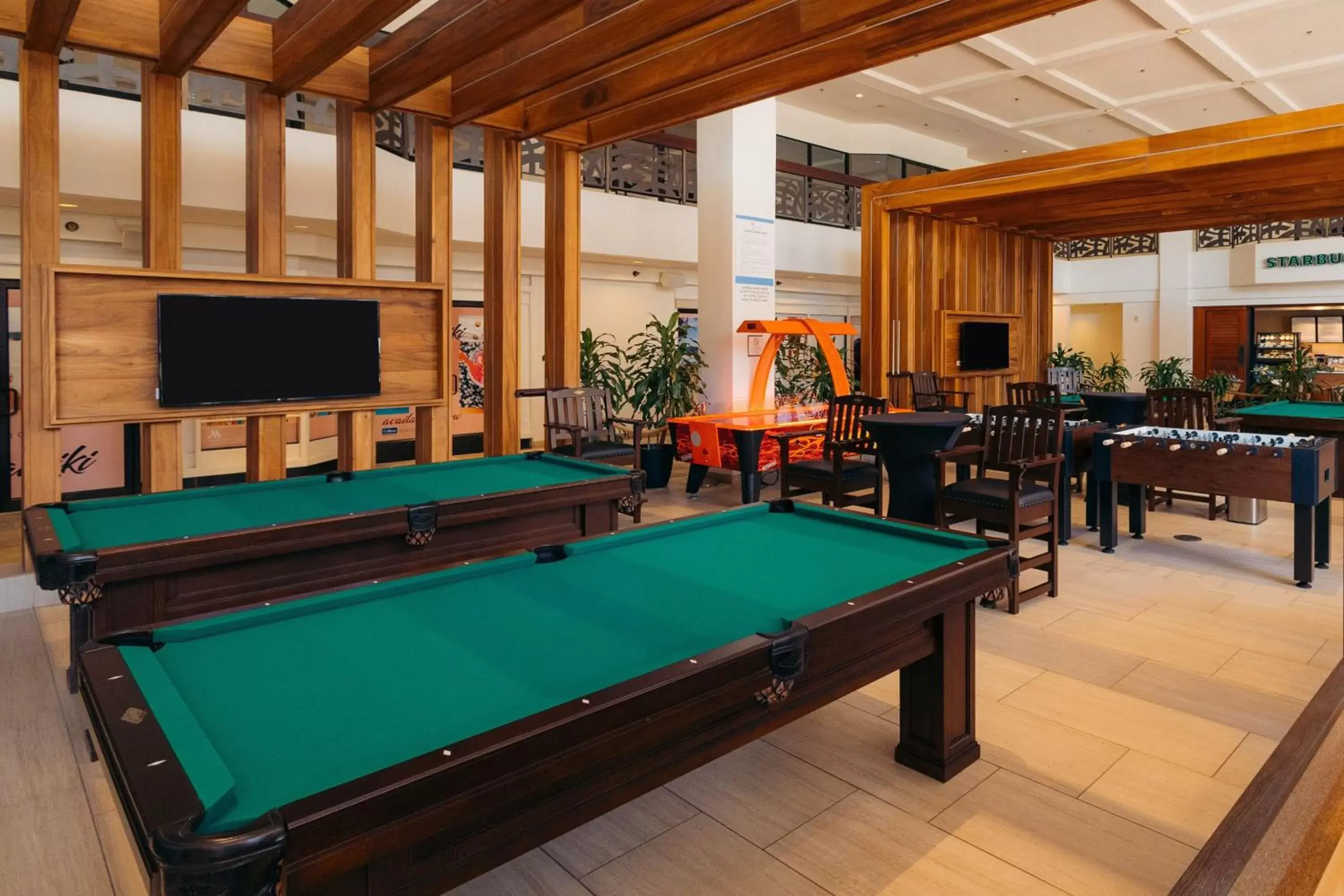 Game Room, Billiards in Waikiki Beach Marriott Resort & Spa