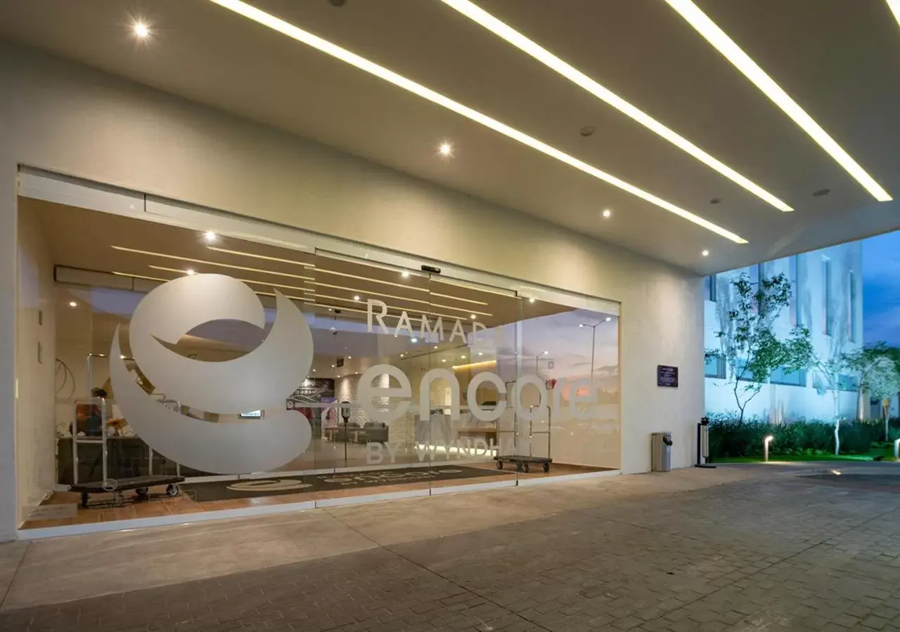 Facade/entrance in Ramada Encore by Wyndham Guadalajara Aeropuerto Facade/entrance in Ramada Encore by Wyndham Guadalajara Aeropuerto