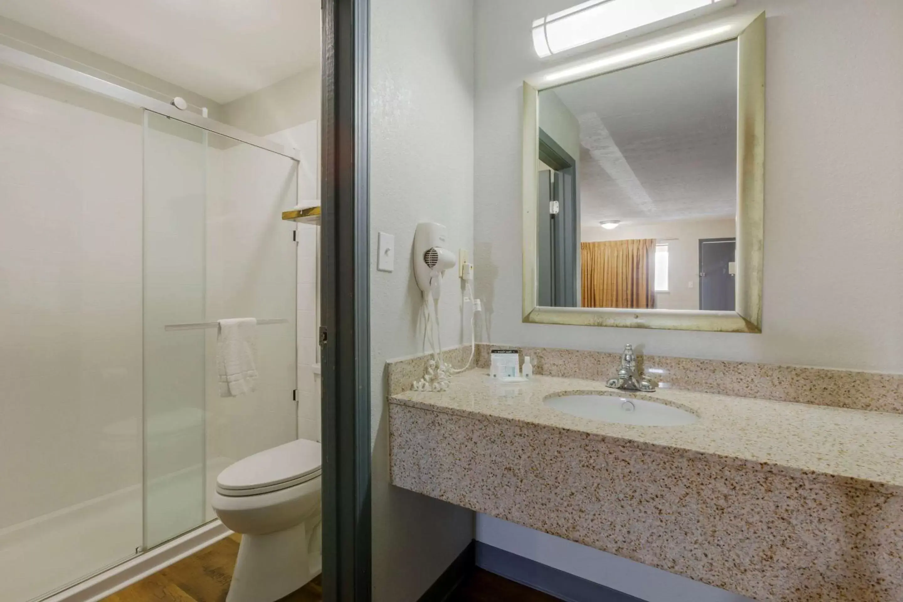 Bedroom, Bathroom in Quality Inn Columbus-East