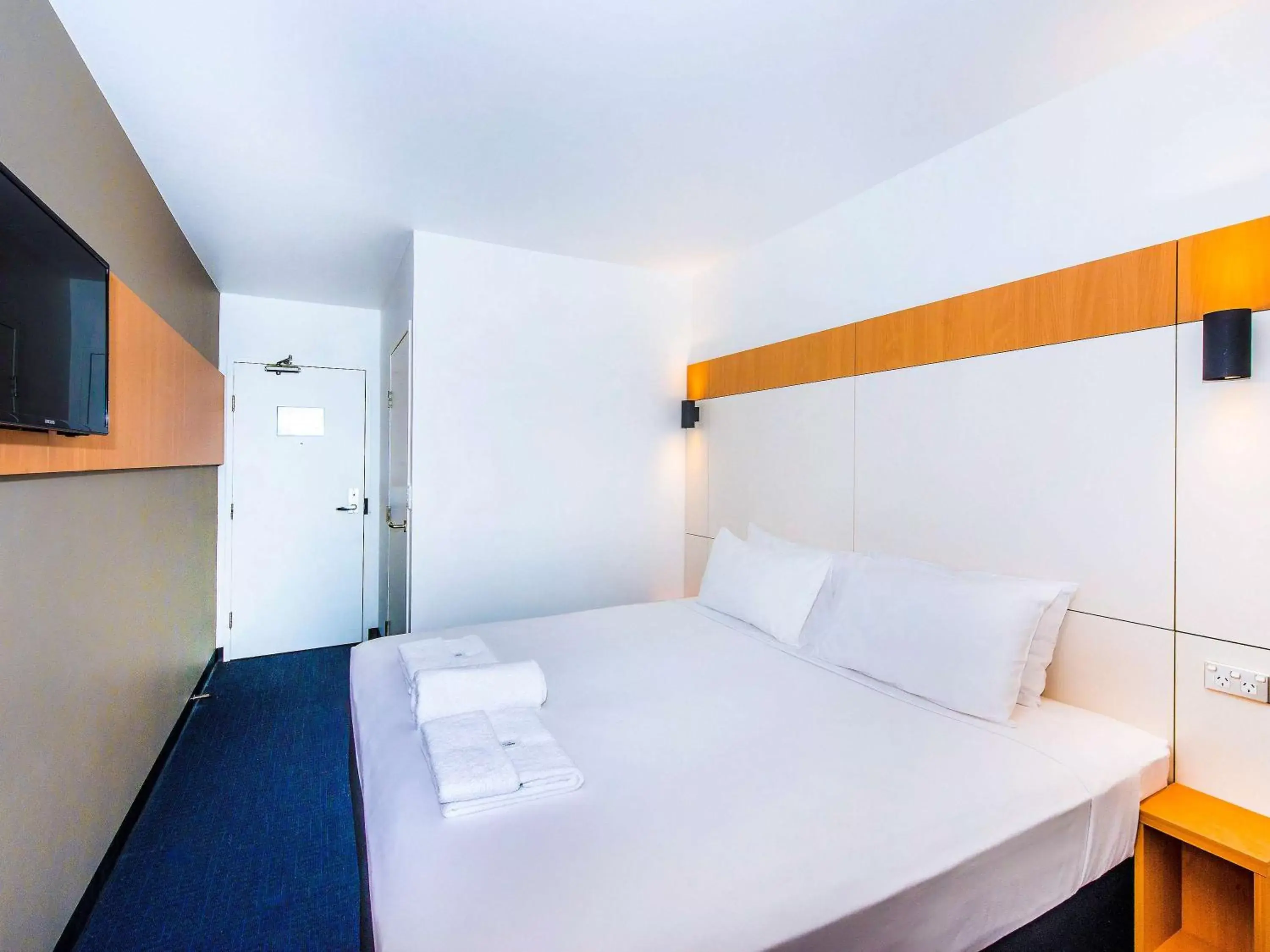 Photo of the whole room, Bed in Ibis Budget - Casula Liverpool