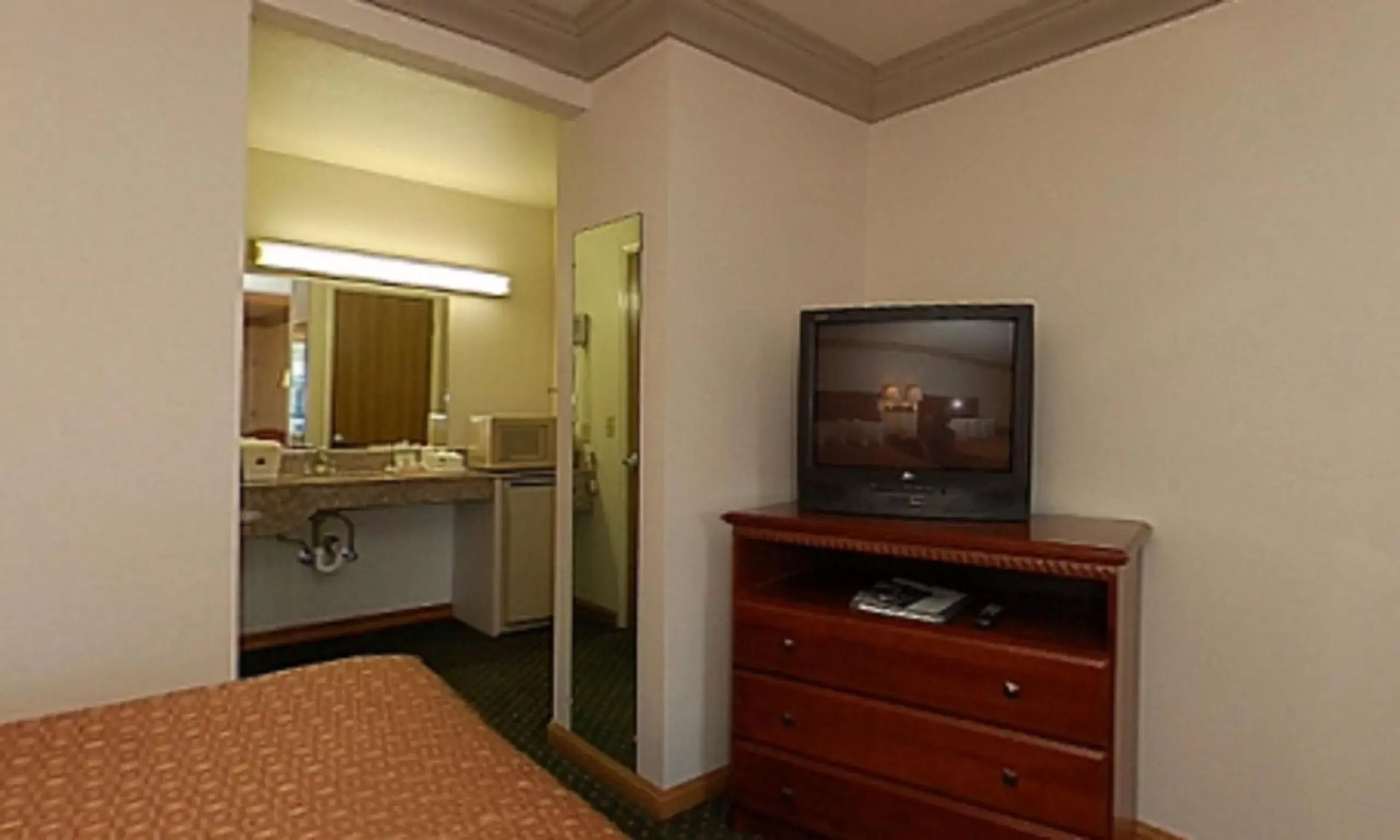 TV and multimedia, TV/Entertainment Center in Cloverdale Wine Country Inn & Suites