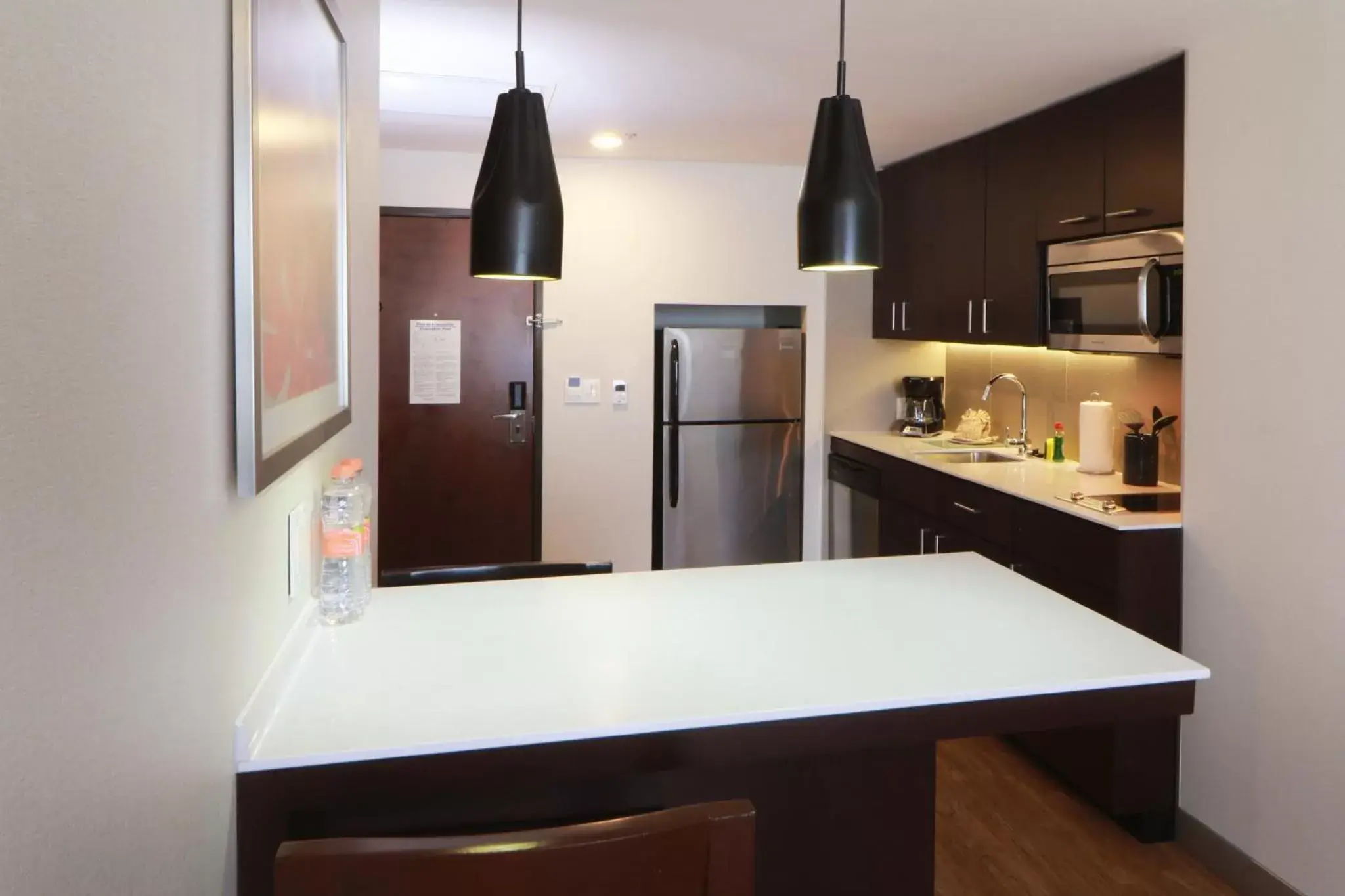 Photo of the whole room, Kitchen/Kitchenette in Staybridge Suites San Luis Potosi, an IHG Hotel