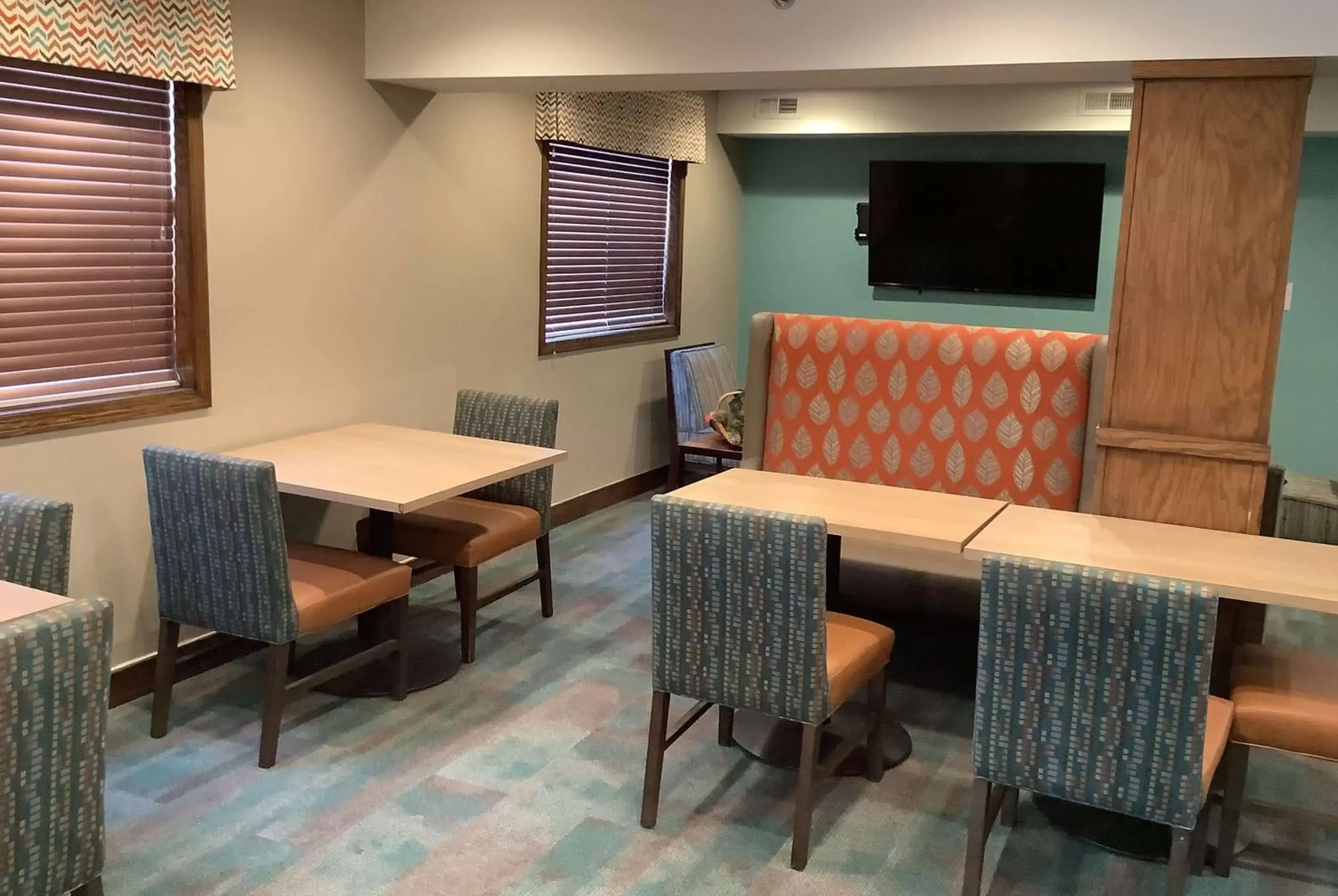 Restaurant/places to eat in Super 8 by Wyndham Lincoln West Restaurant/places to eat in Super 8 by Wyndham Lincoln West