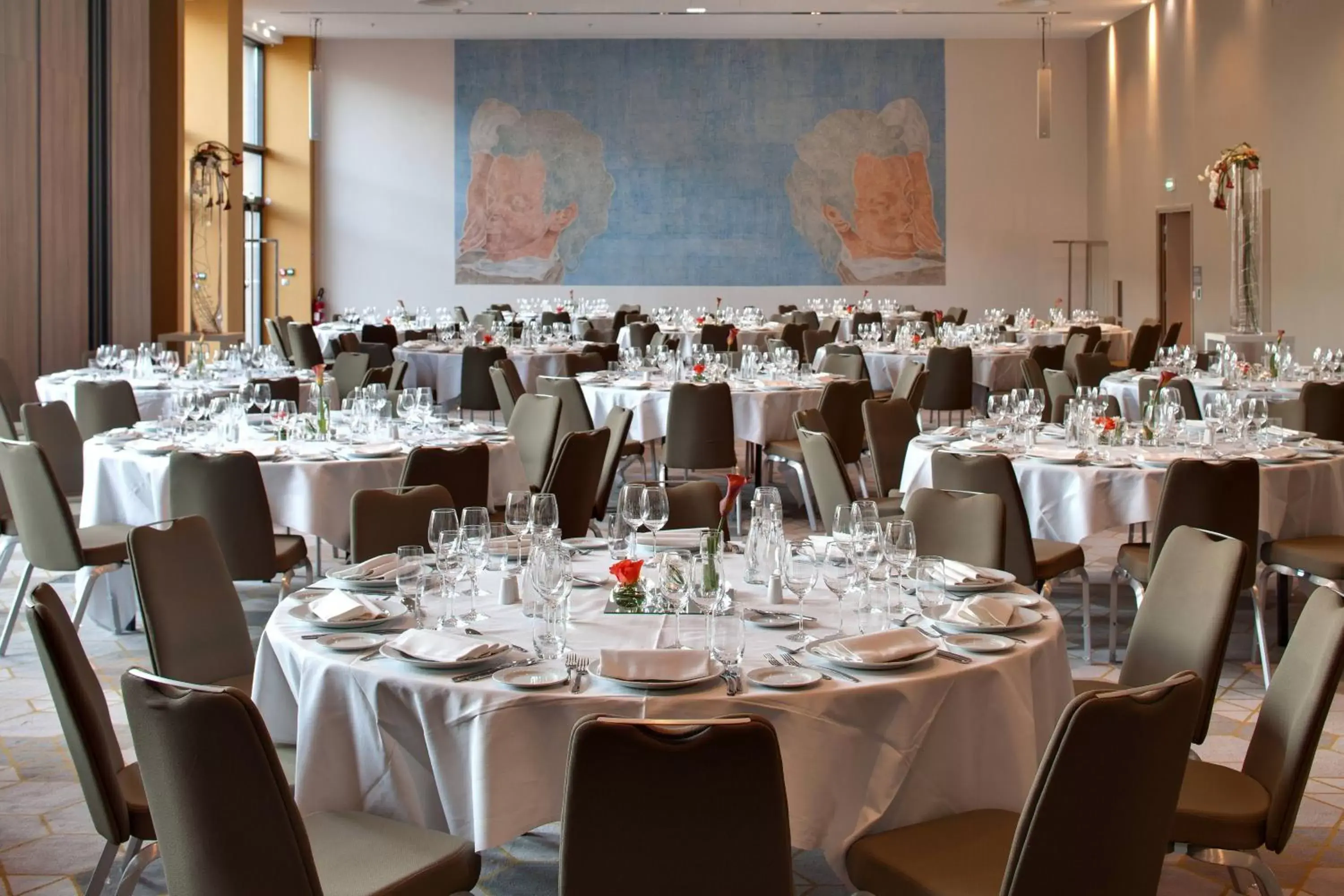 Meeting/conference room, Restaurant/Places to Eat in Renaissance Aix-en-Provence Hotel