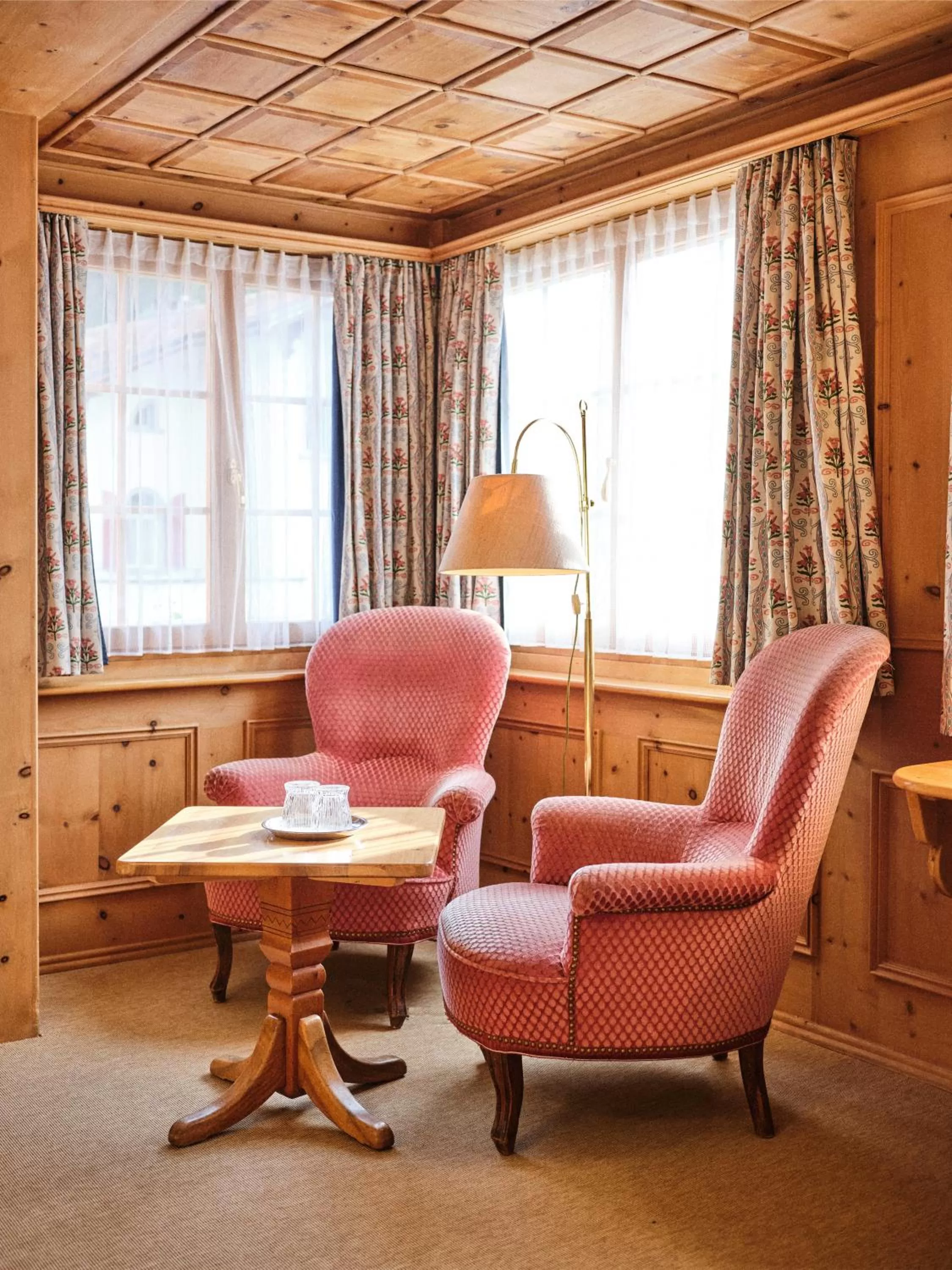 Seating area in Hotel Chesa Grischuna