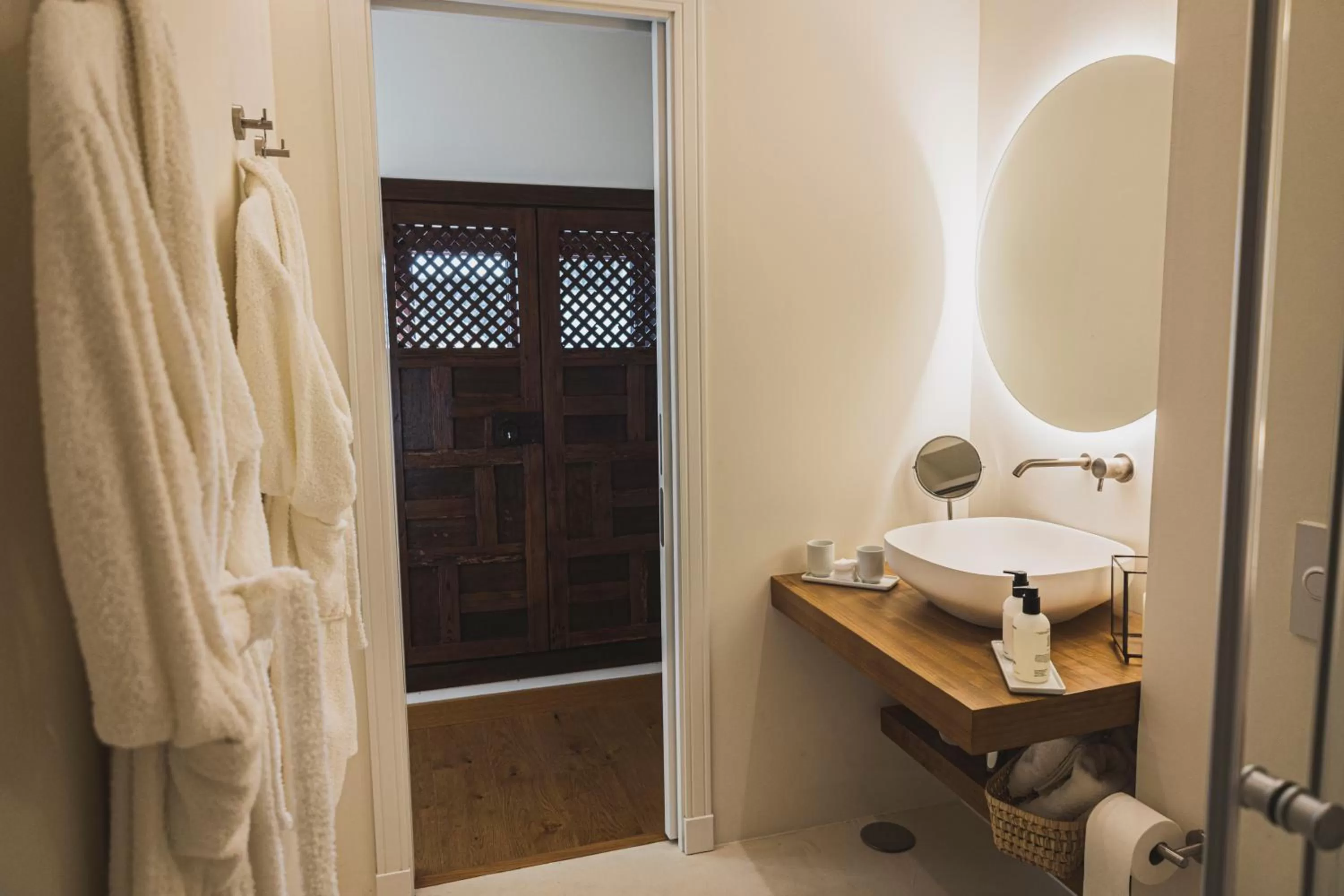 Bathroom, Bed in La Ermita Suites - Único Hotel Monumento de Córdoba