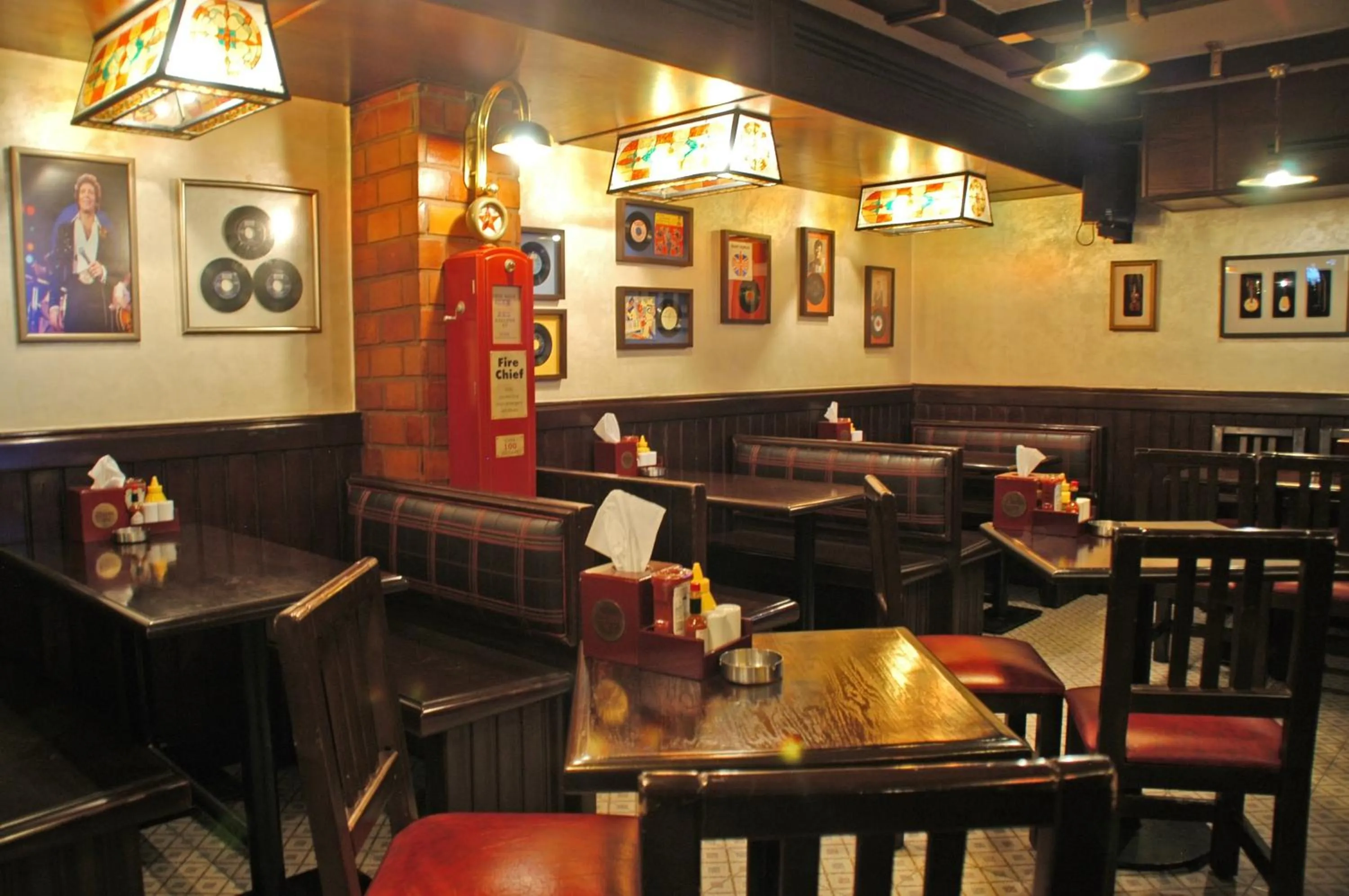 Restaurant/places to eat in Comfort Hotel Suites