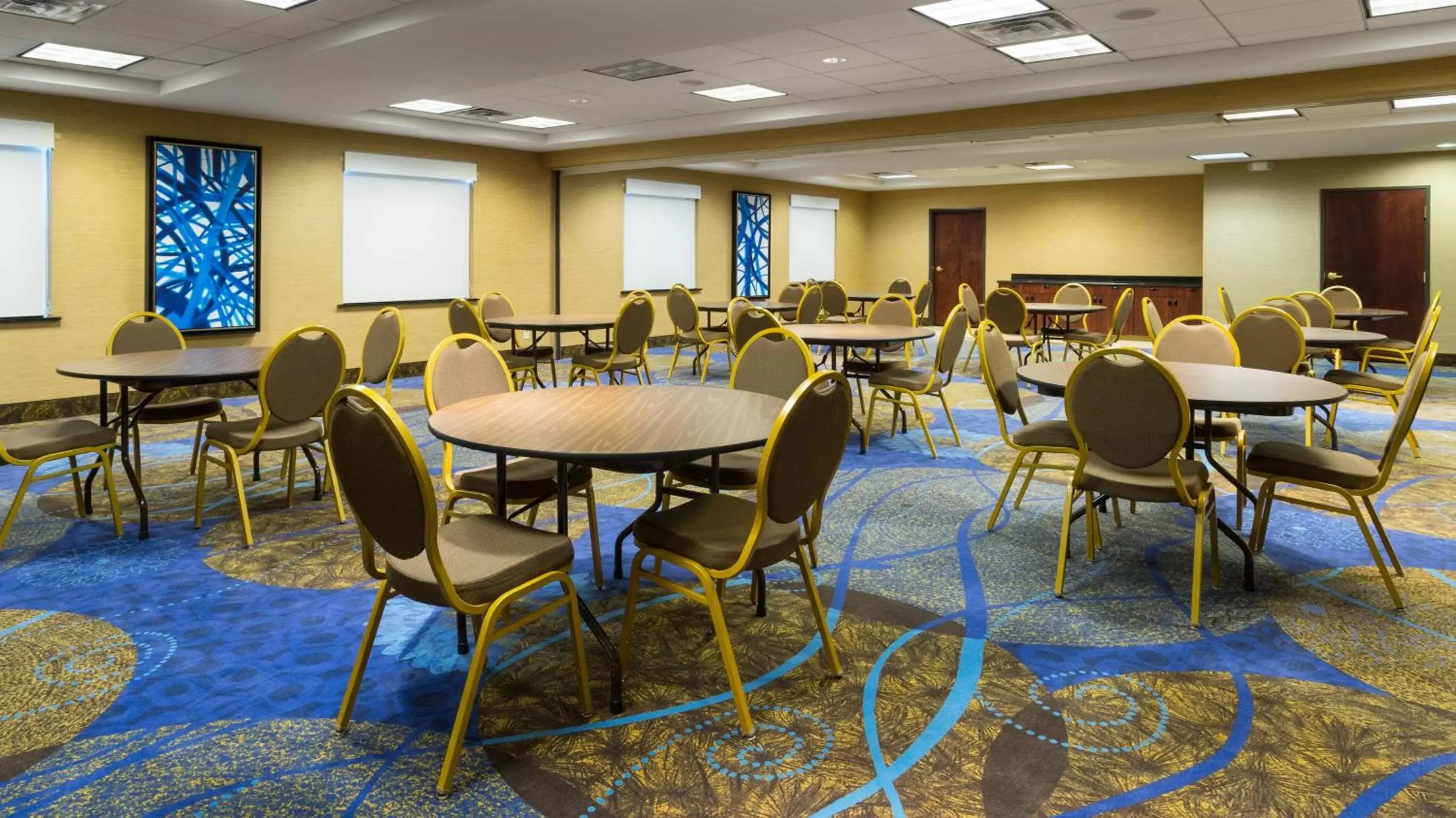 Meeting/conference room, Restaurant/Places to Eat in Holiday Inn Express & Suites Midland Loop 250, an IHG Hotel