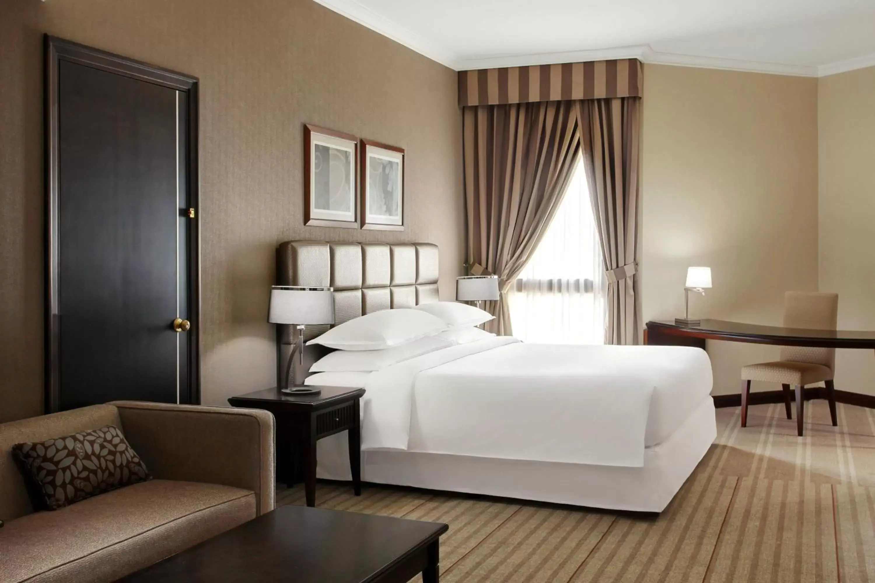 Photo of the whole room, Bed in Sheraton Riyadh Hotel & Towers