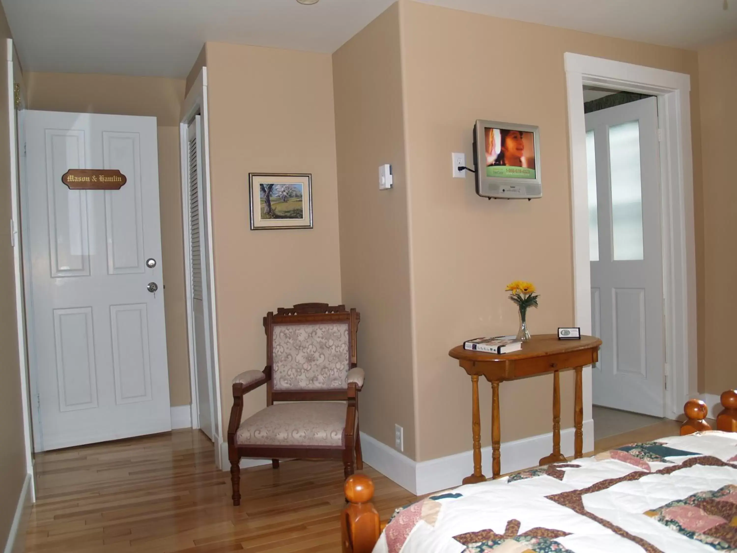 Photo of the whole room, Seating Area in Bakers Chest B&B