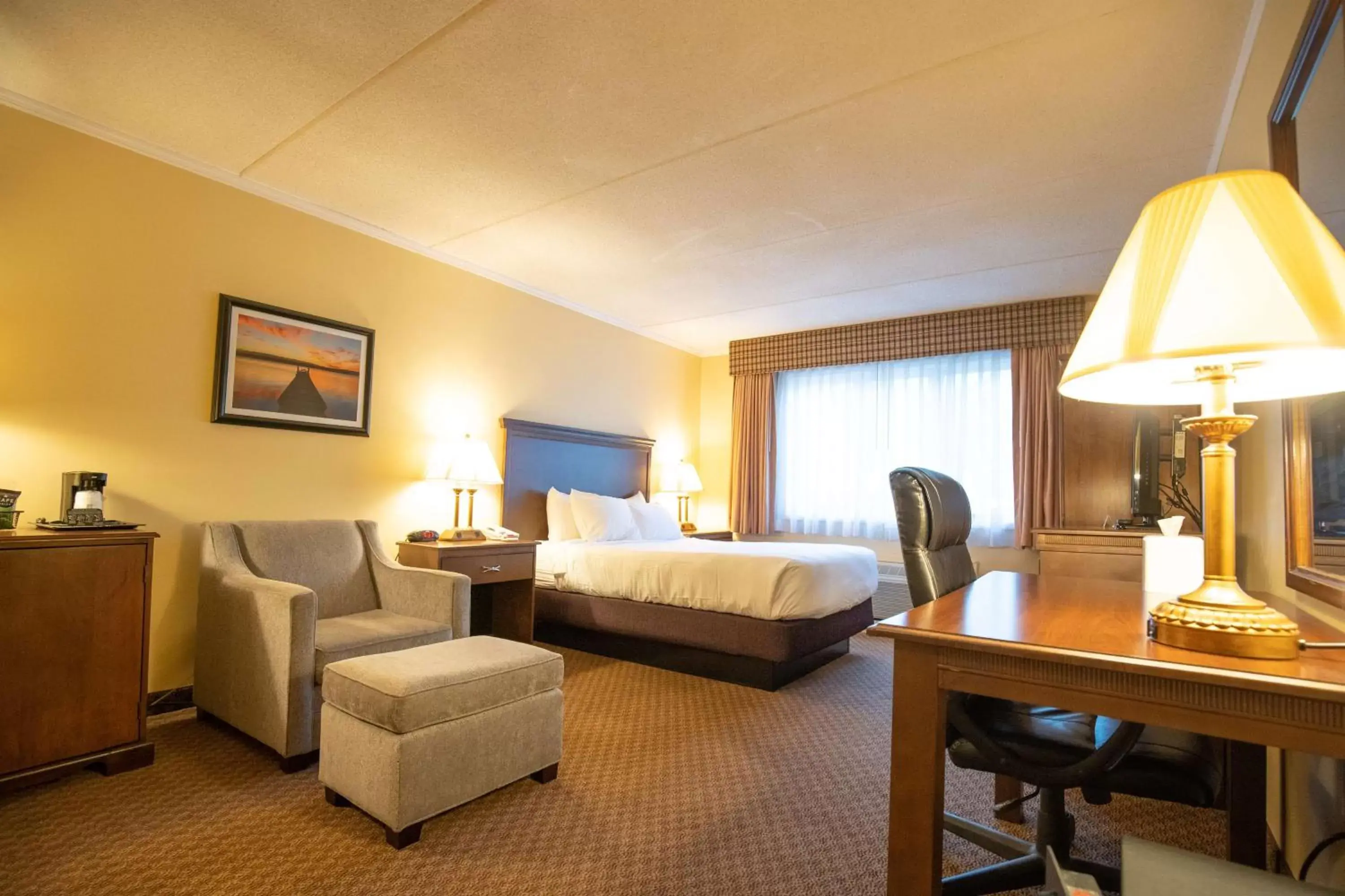 Bedroom, Seating Area in Best Western of Lake George