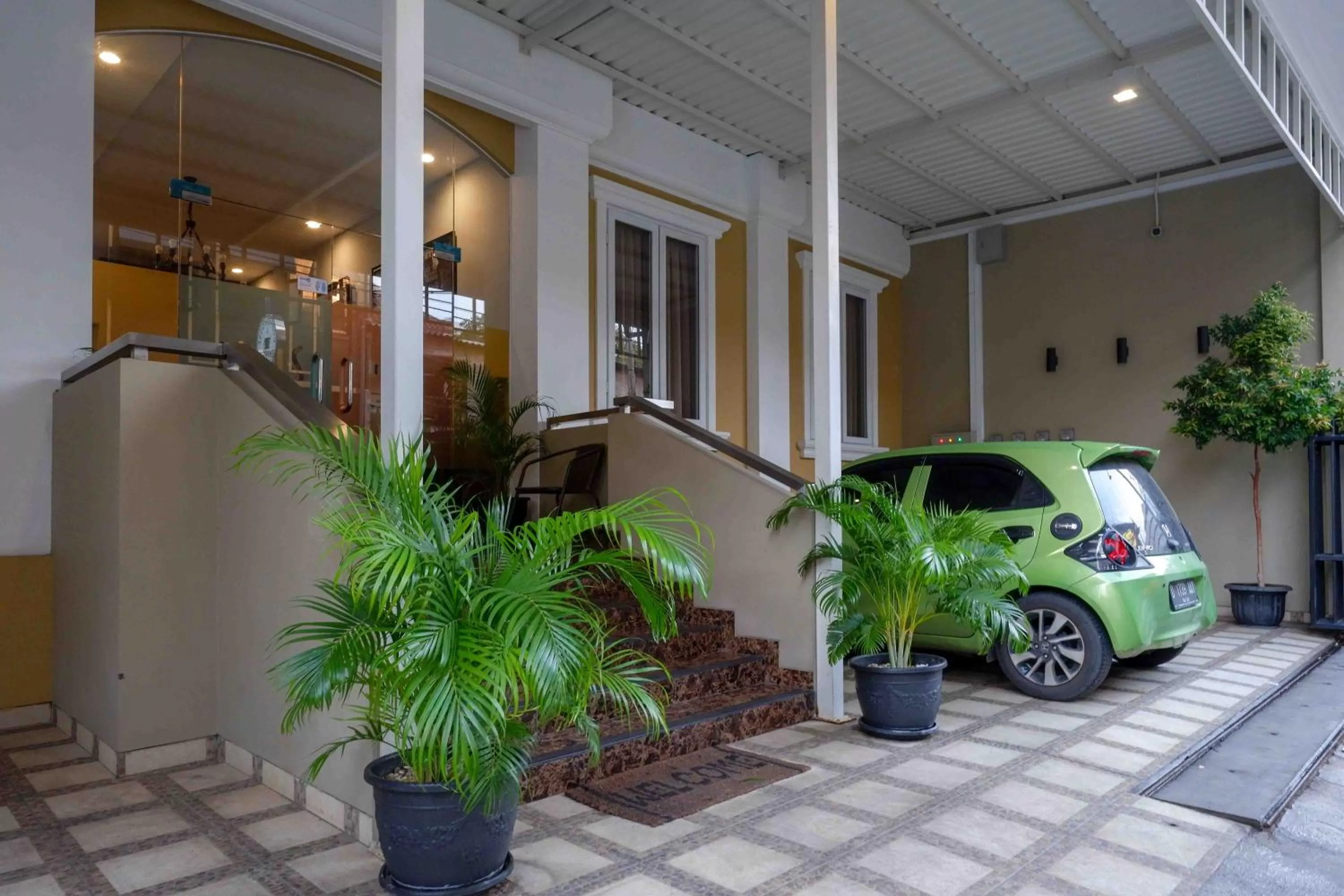 Property building in Sans Hotel Empress Simpang Lima