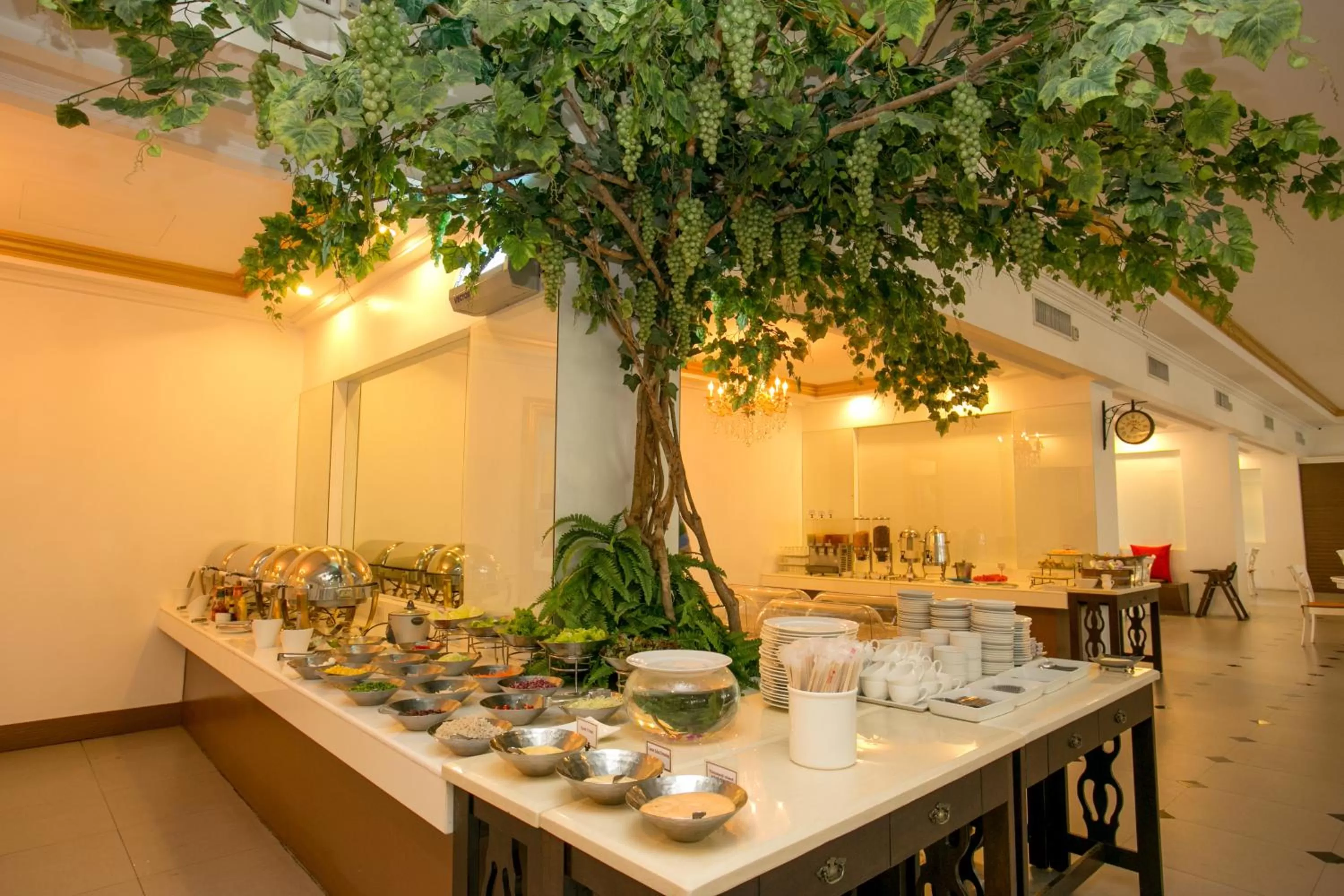 Restaurant/places to eat in Hope Land Hotel 46/1