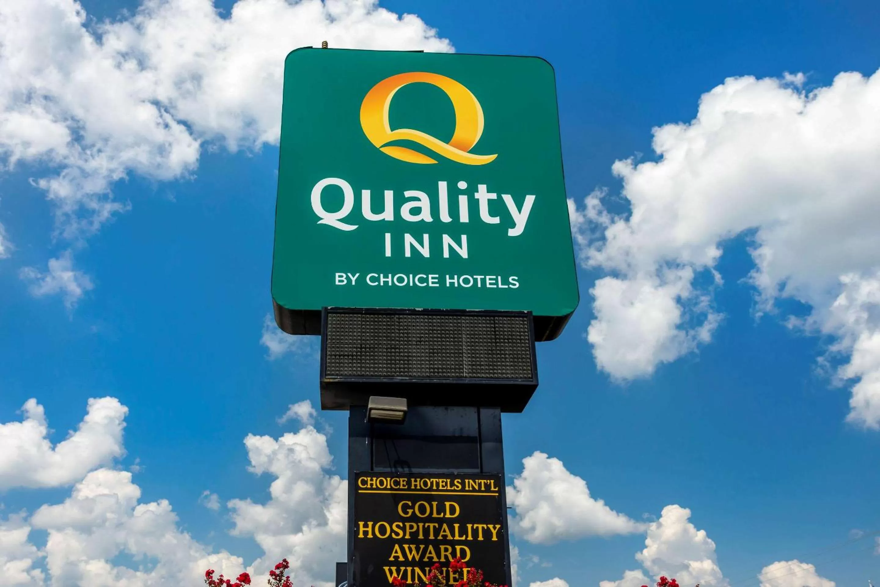 Property building in Quality Inn Harrison North