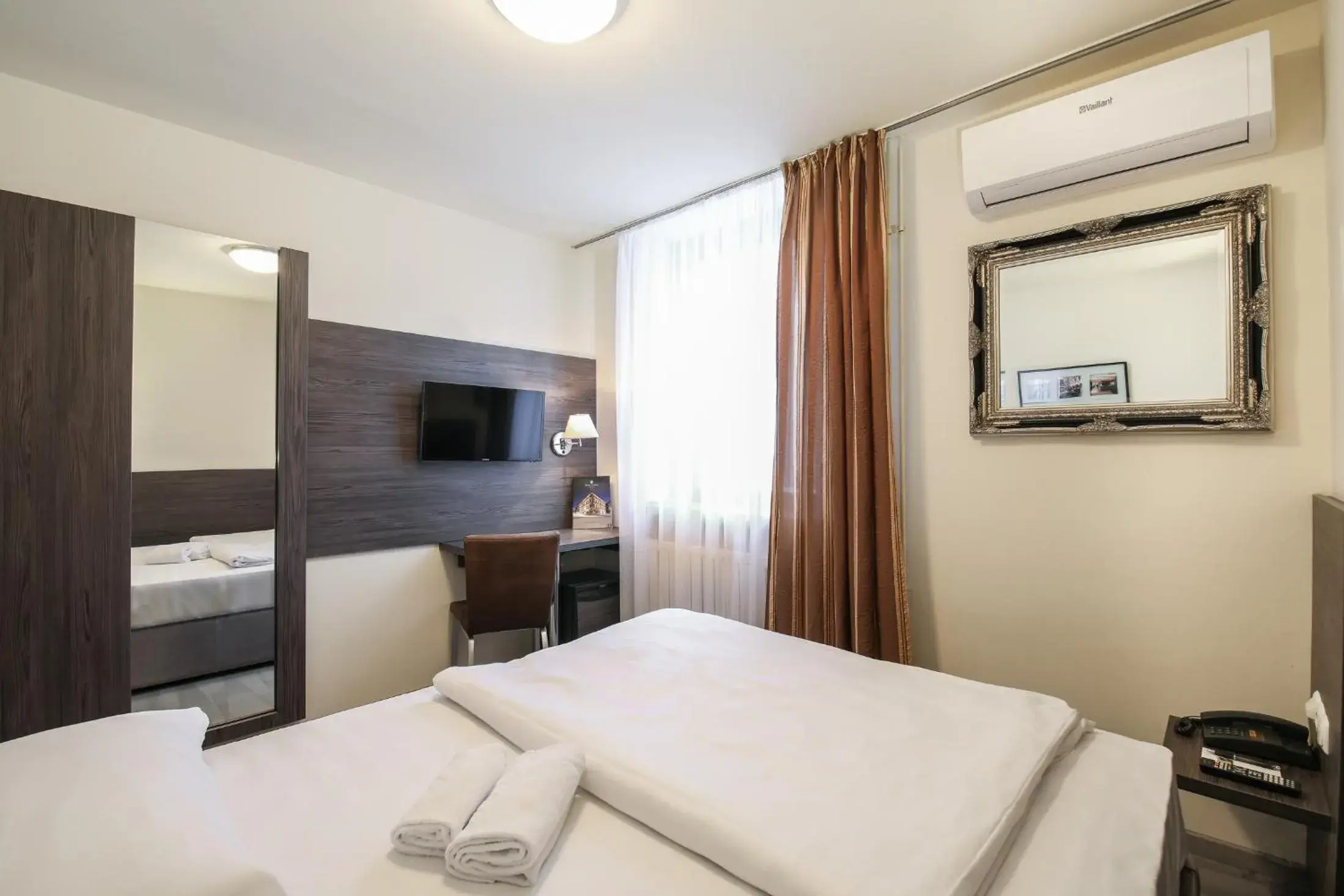 Bed in Hotel Evropa