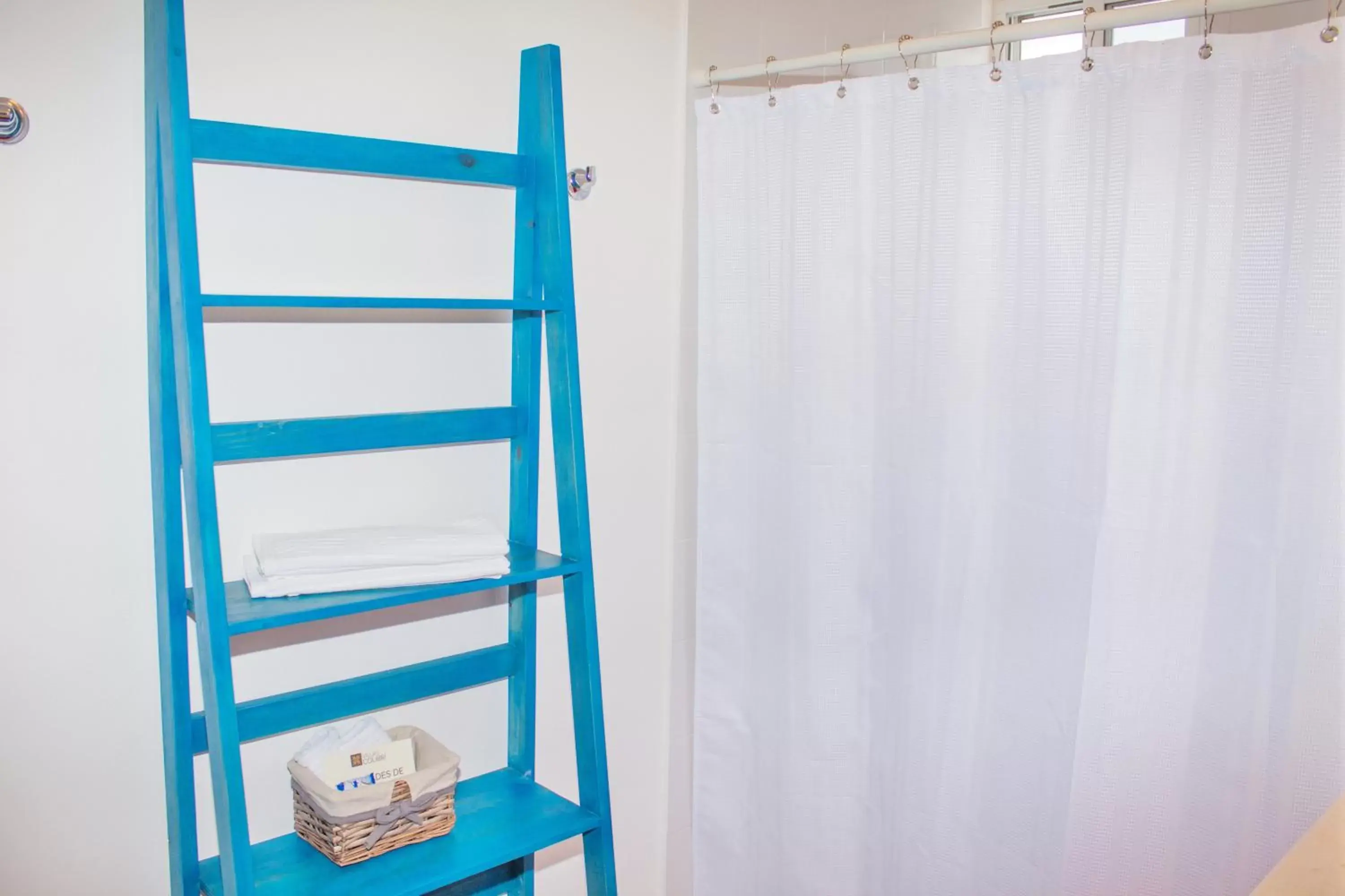 Shower, Bunk Bed in Hotel Villas Colibrí Suites & Bungalows