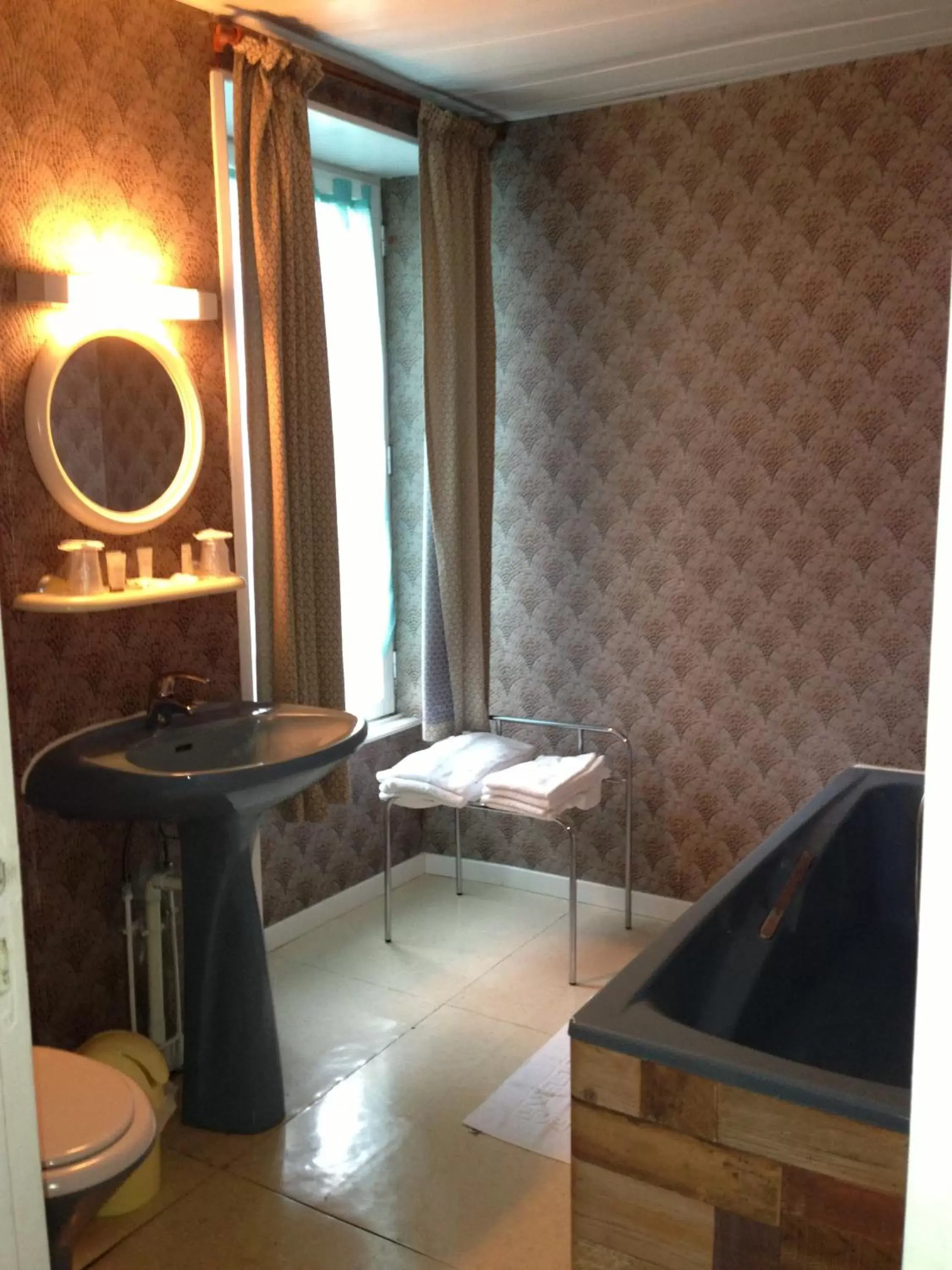 Day, Bathroom in Hotel du Rempart