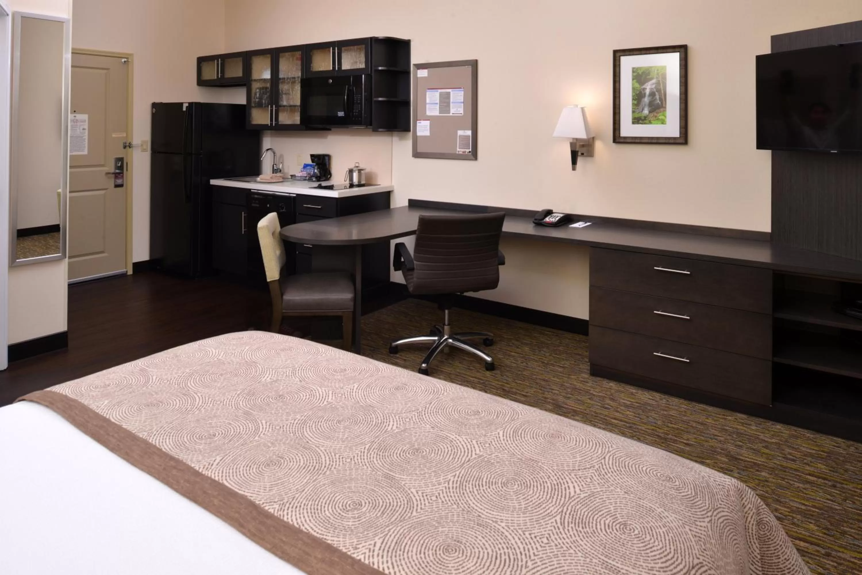 Photo of the whole room, Bed in Candlewood Suites Morgantown-Univ West Virginia by IHG