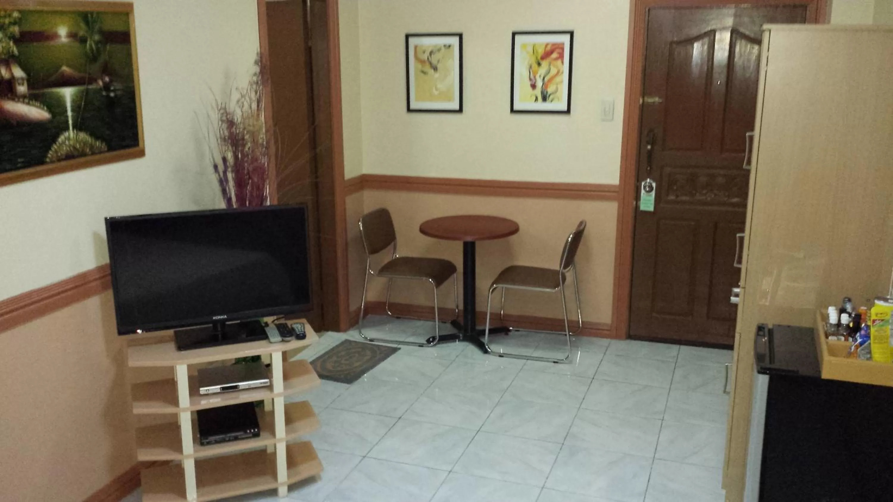 TV and multimedia in Kokomos Hotel and Restaurant