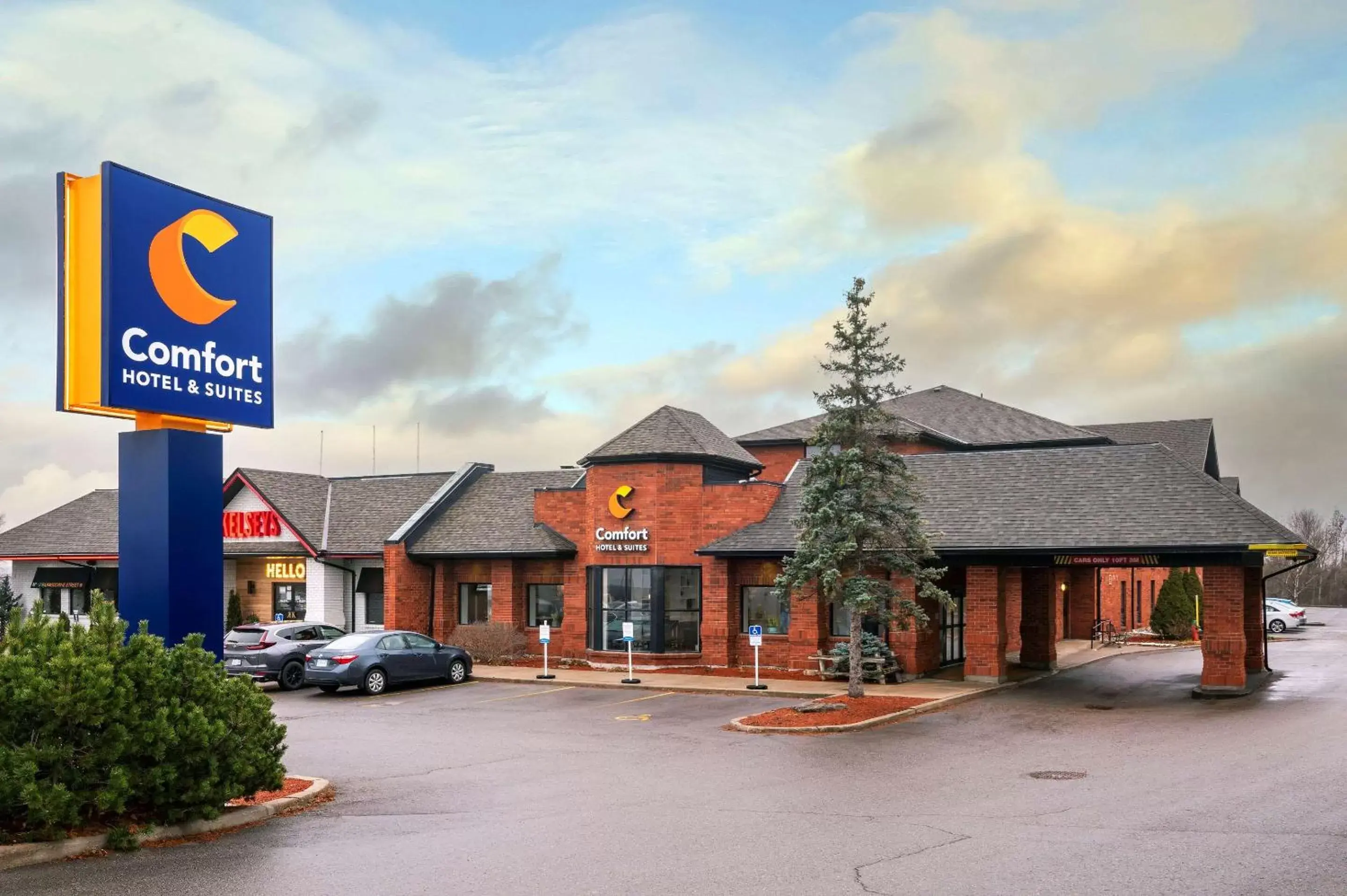 Property Building in Comfort Hotel & Suites Peterborough