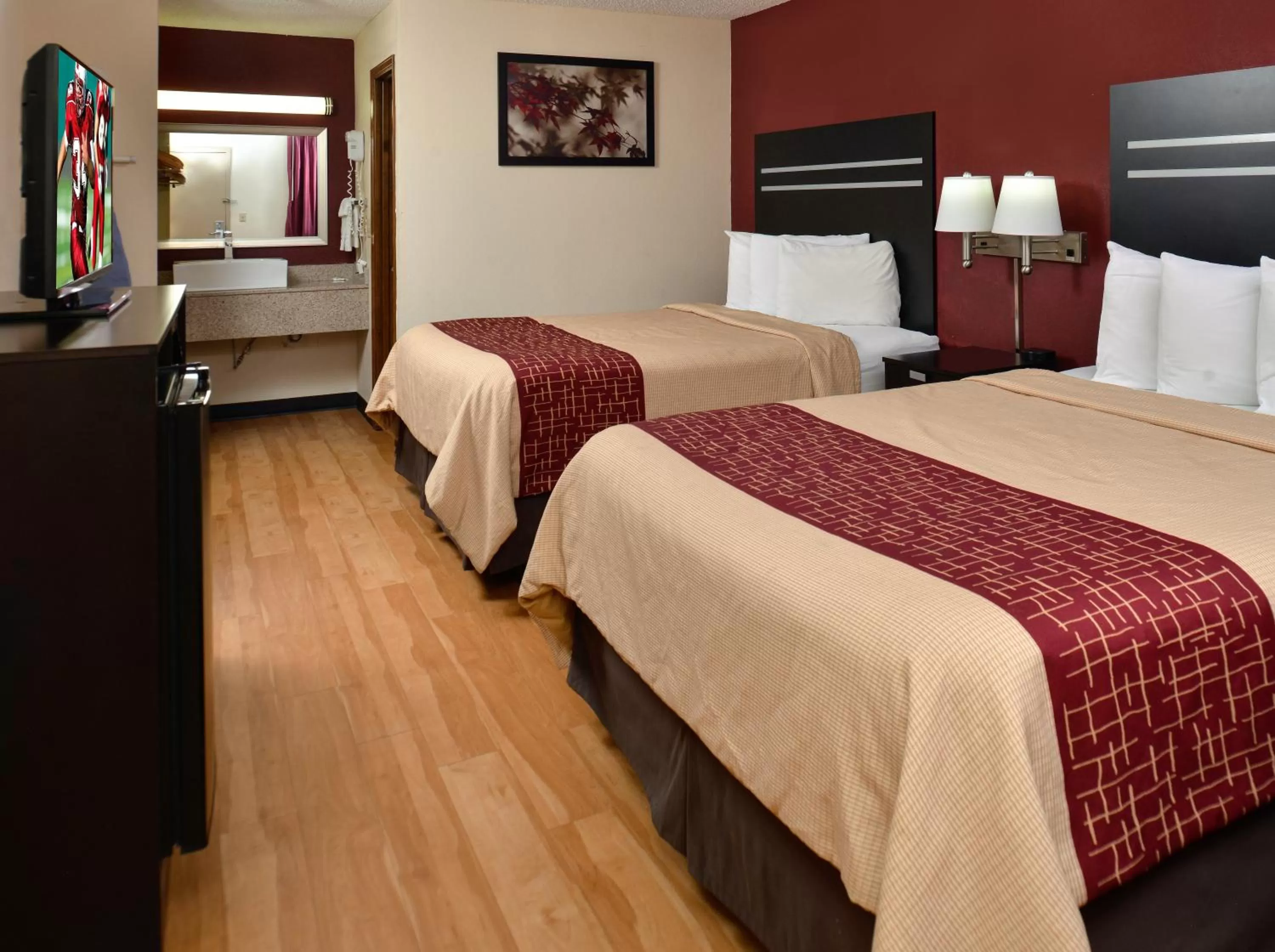 Photo of the whole room, Bed in Red Roof Inn Cartersville-Emerson-LakePoint North