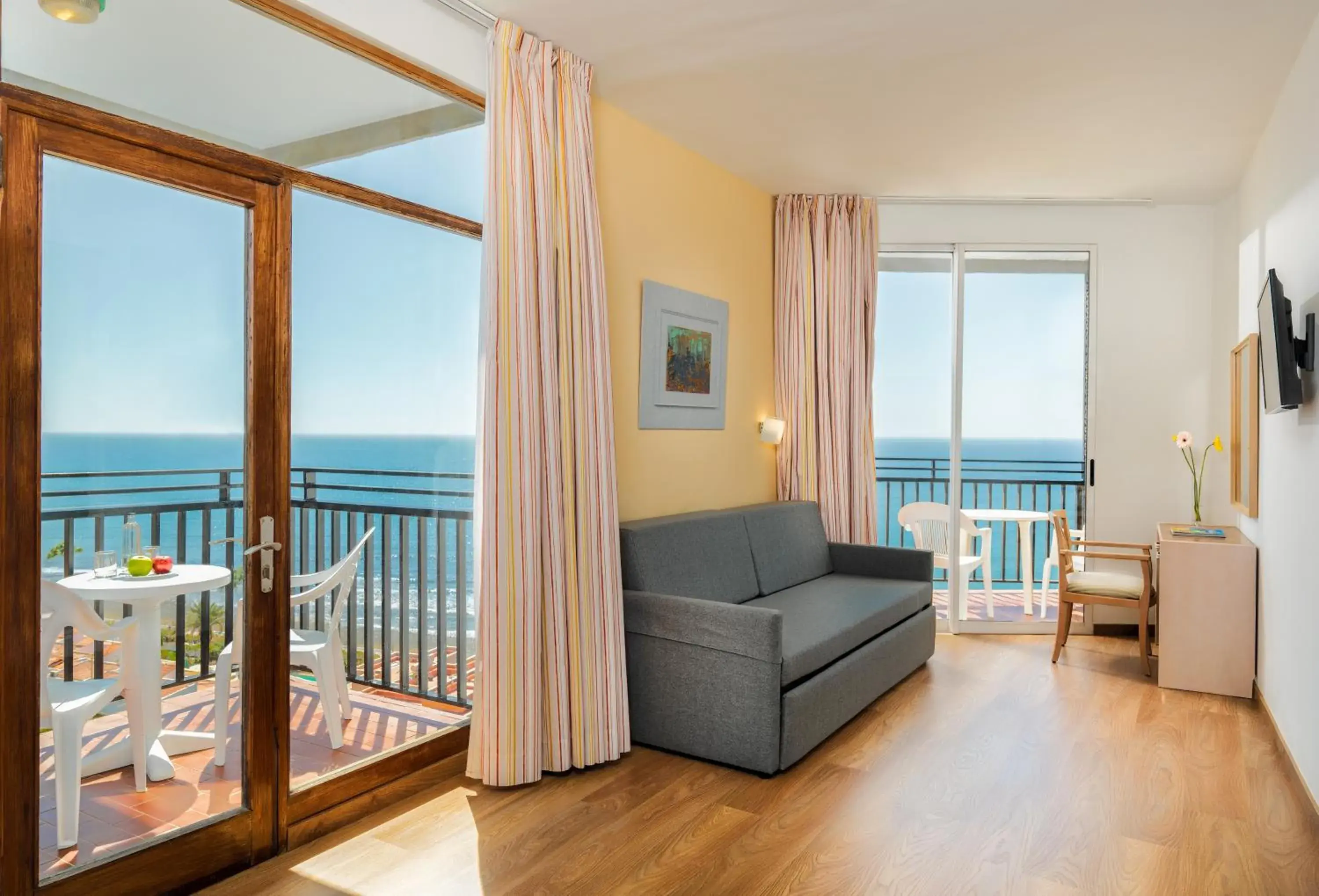 Living room, Sea View in Relaxia Beverly Park