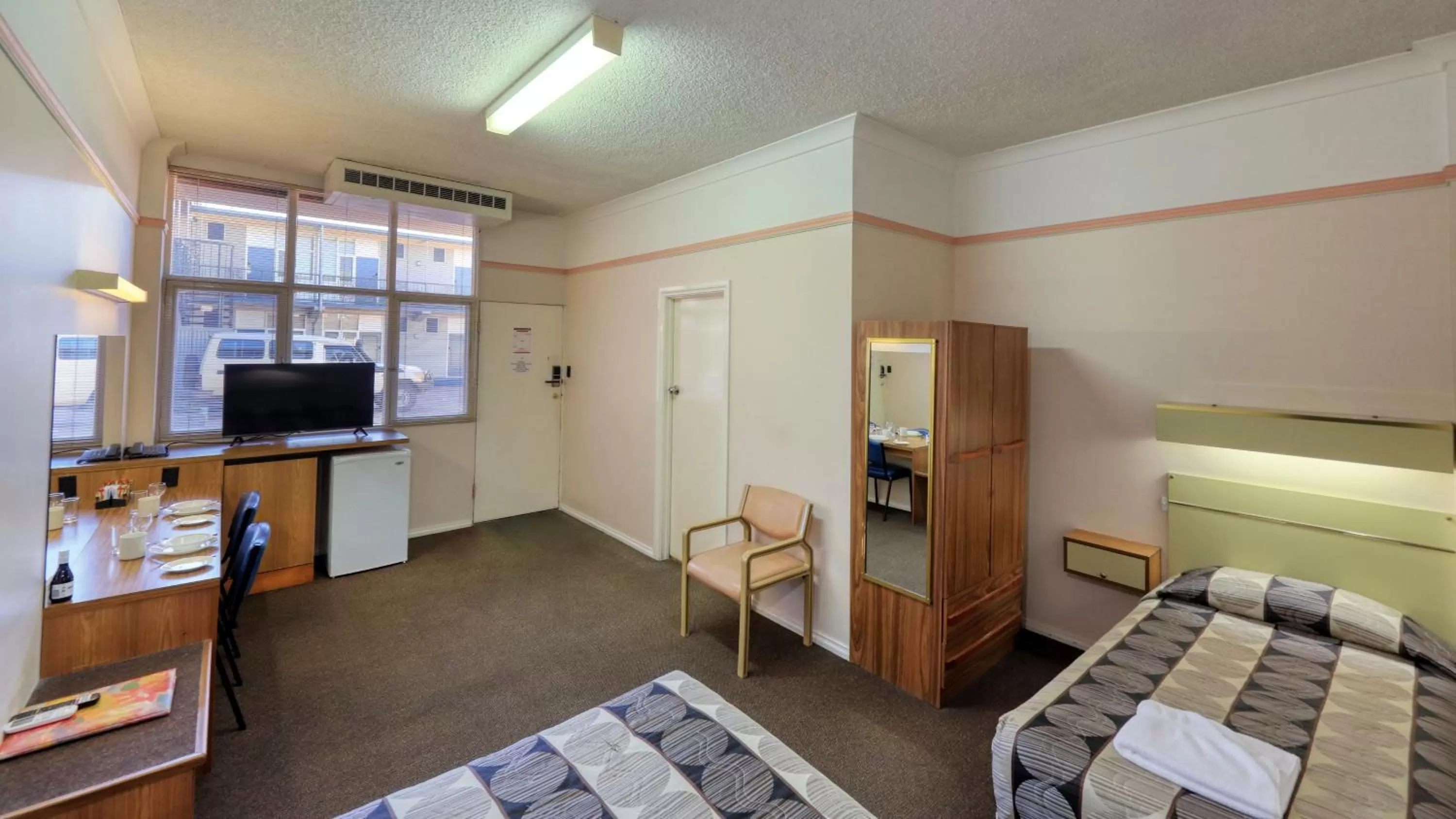 Bedroom, Bed in Comfort Inn Crystal Broken Hill