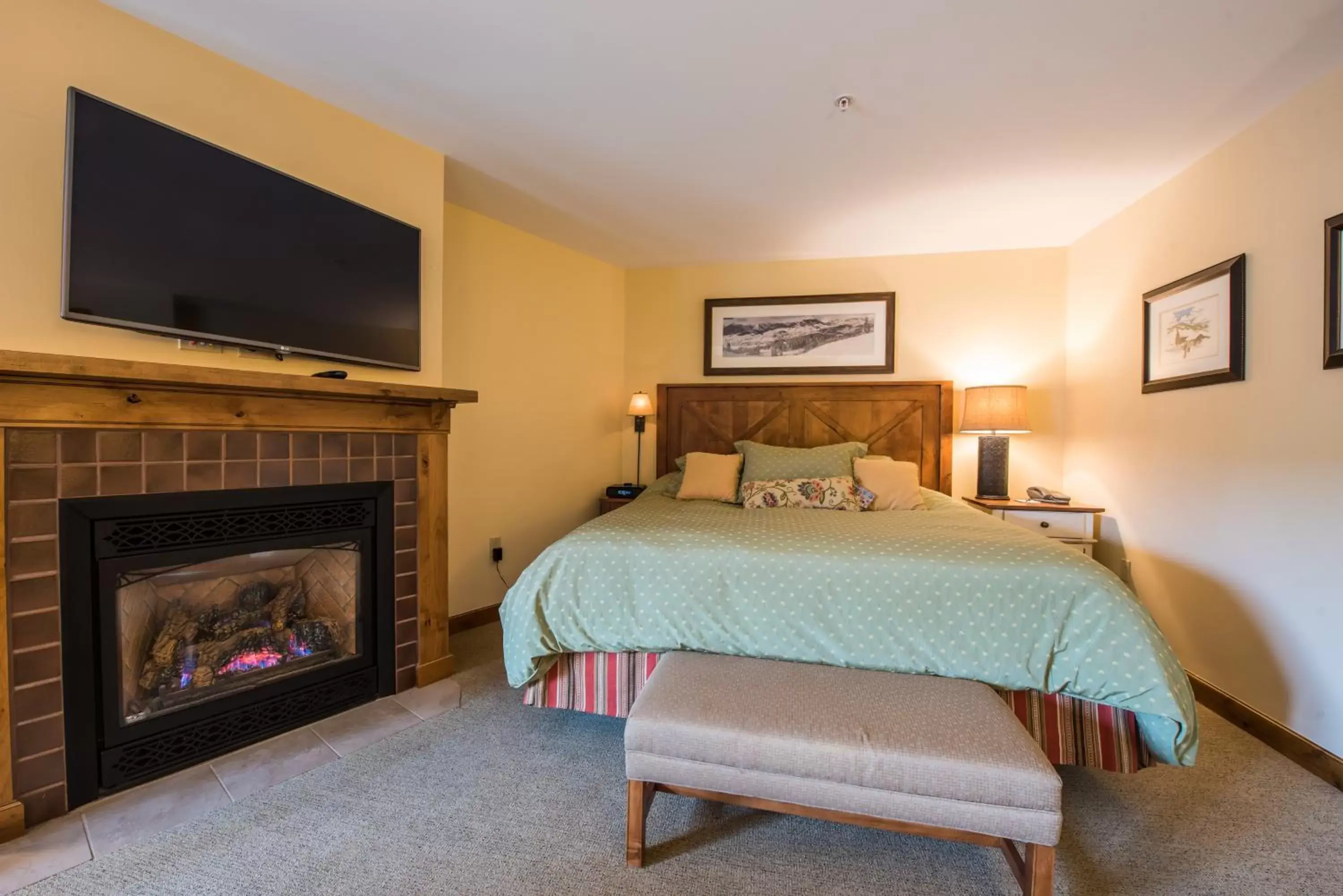 Bed in The Lodge at Mountaineer Square