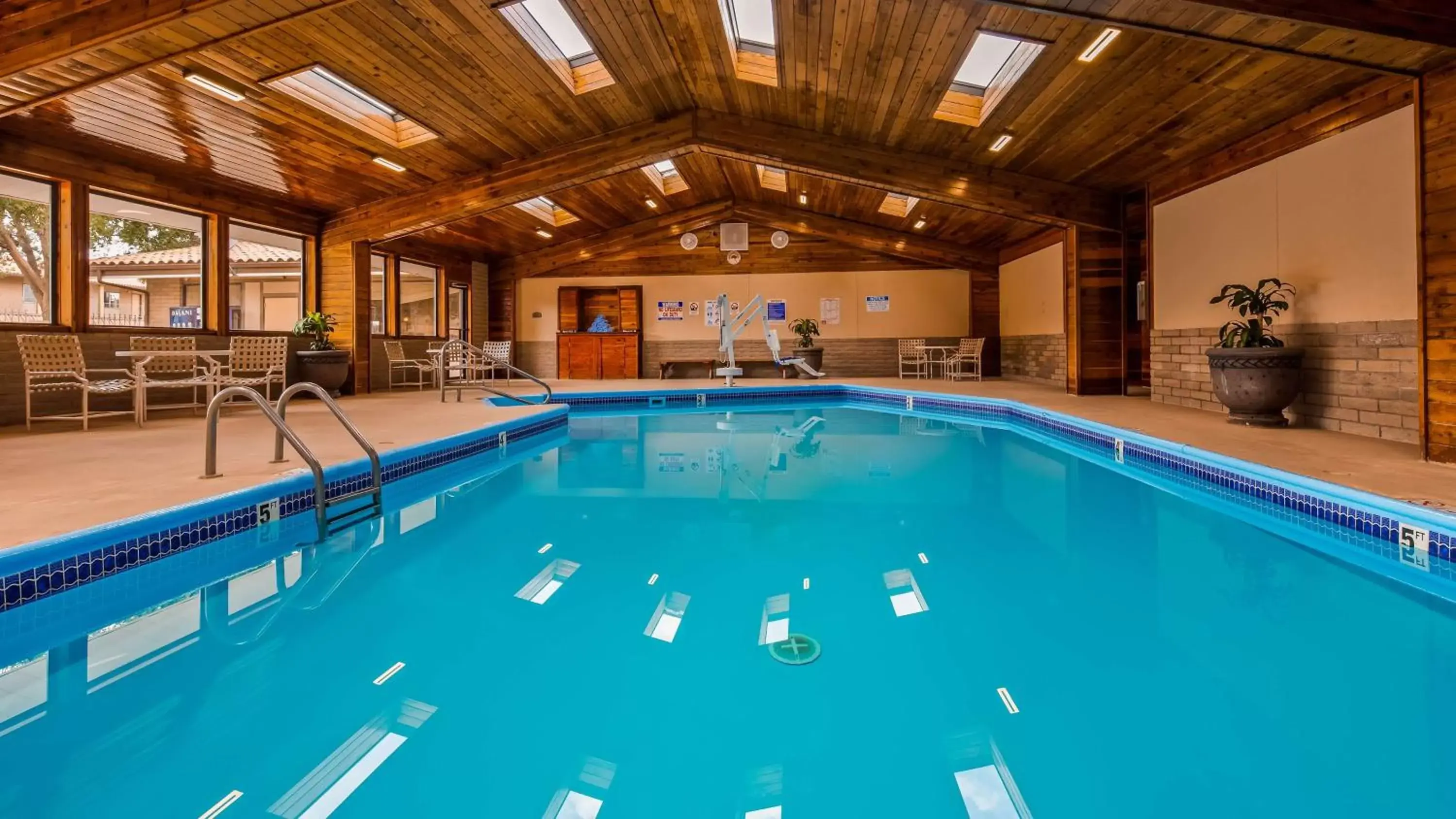 On site, Swimming Pool in Best Western Canyon De Chelly Inn