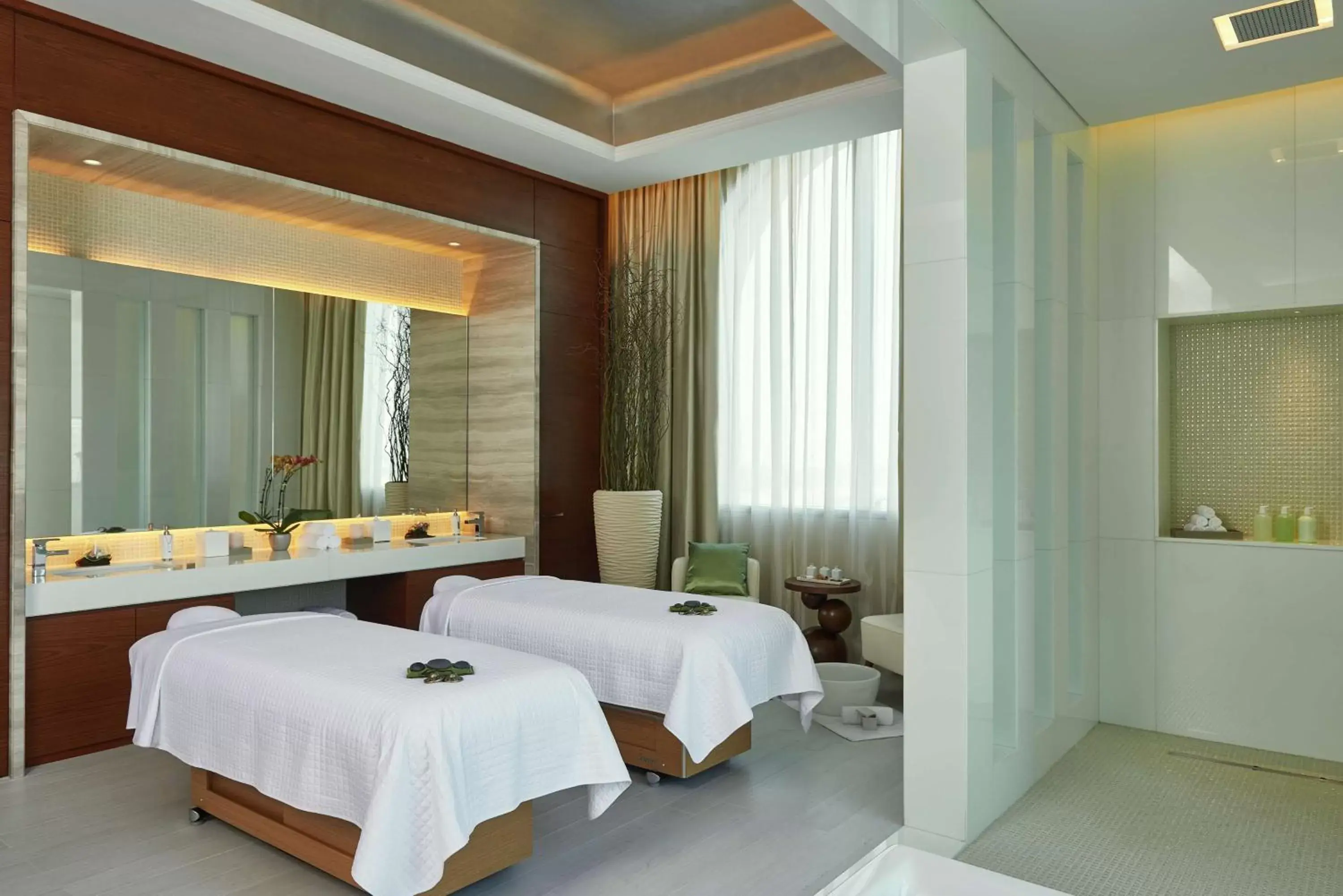 Spa and wellness centre/facilities, Bed in Hilton Dubai Al Habtoor City