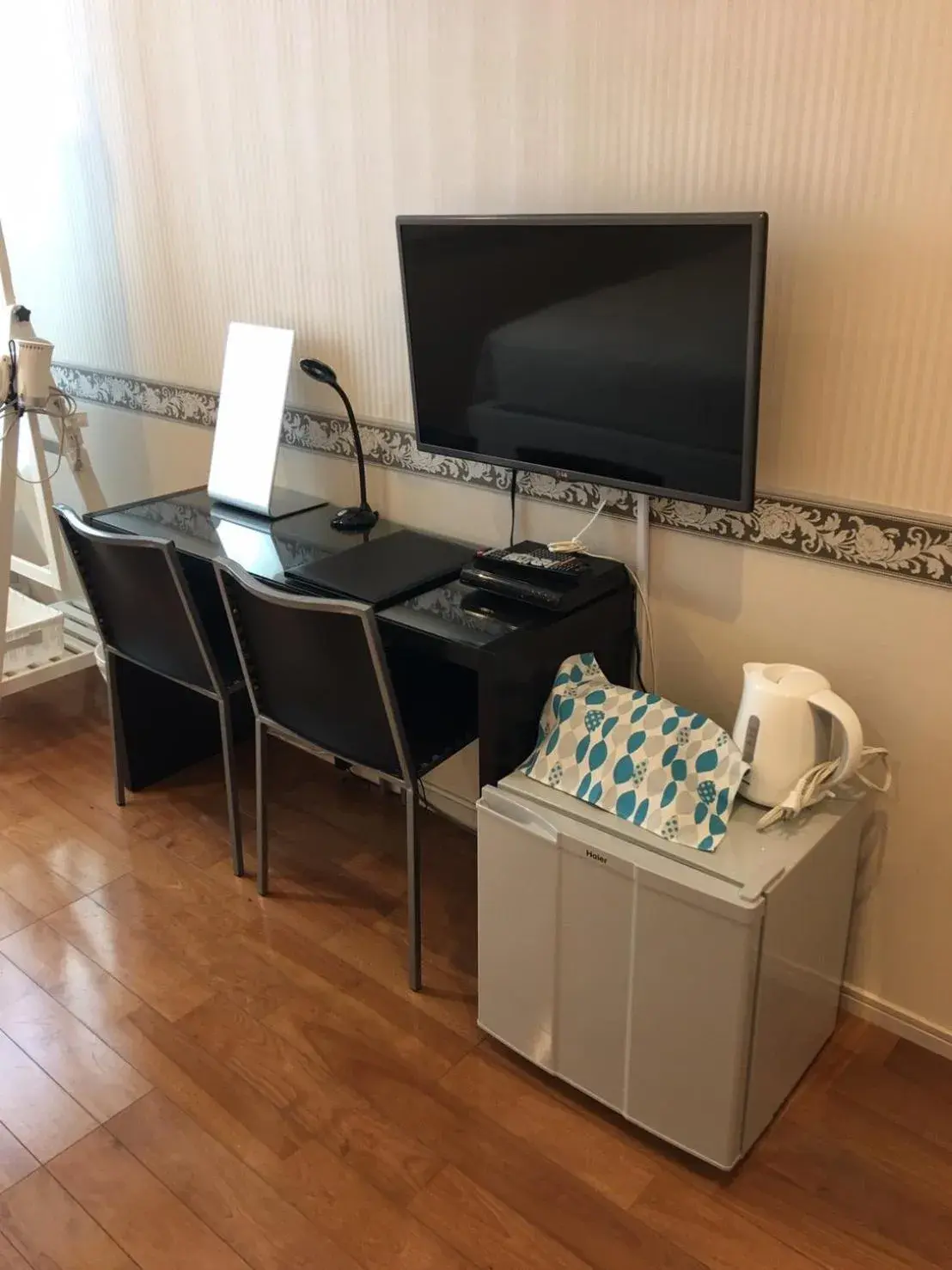 TV/Entertainment Center in Business Hotel La Firenze