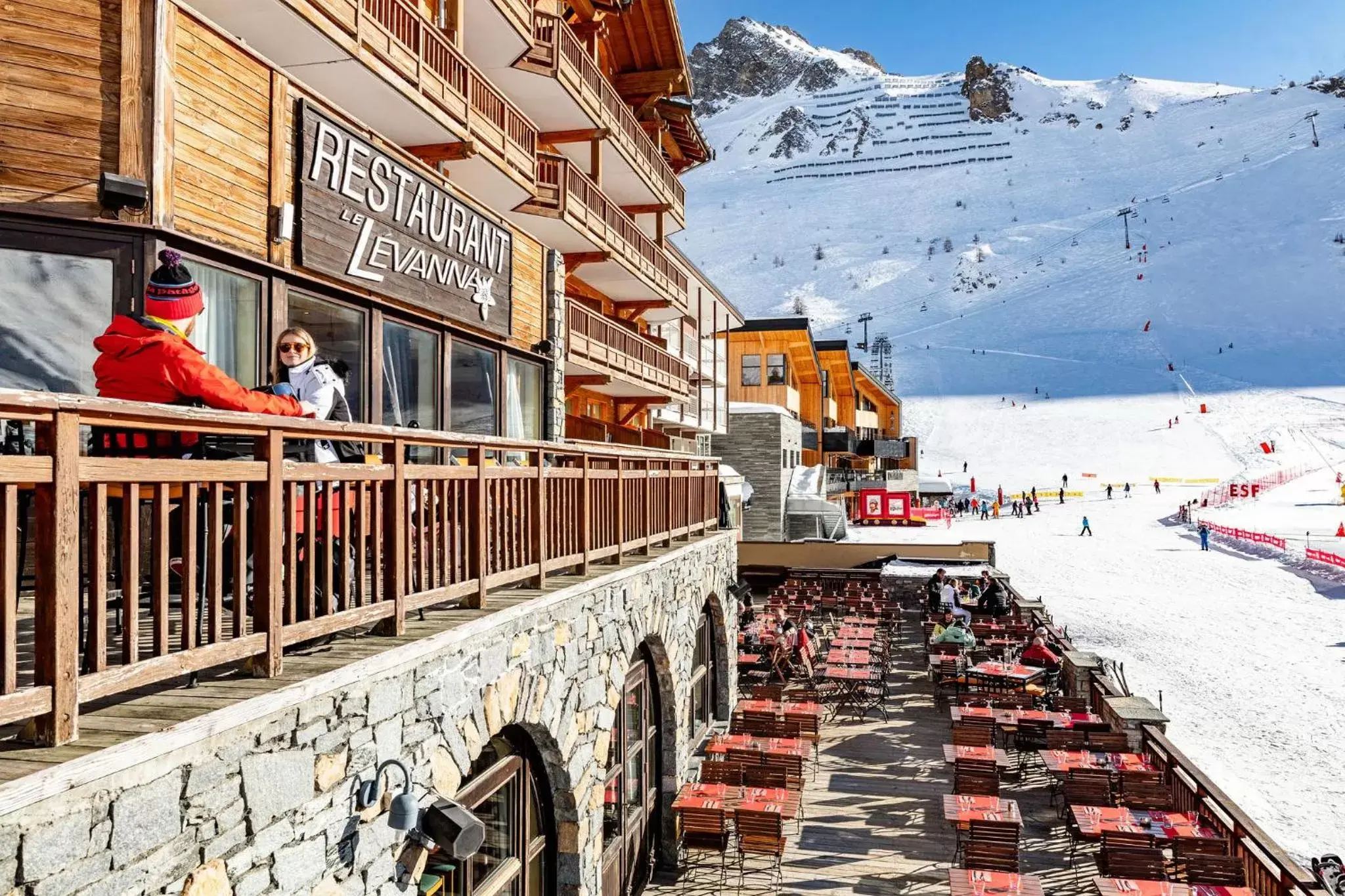 Skiing in Hôtel Le Levanna by Les Etincelles