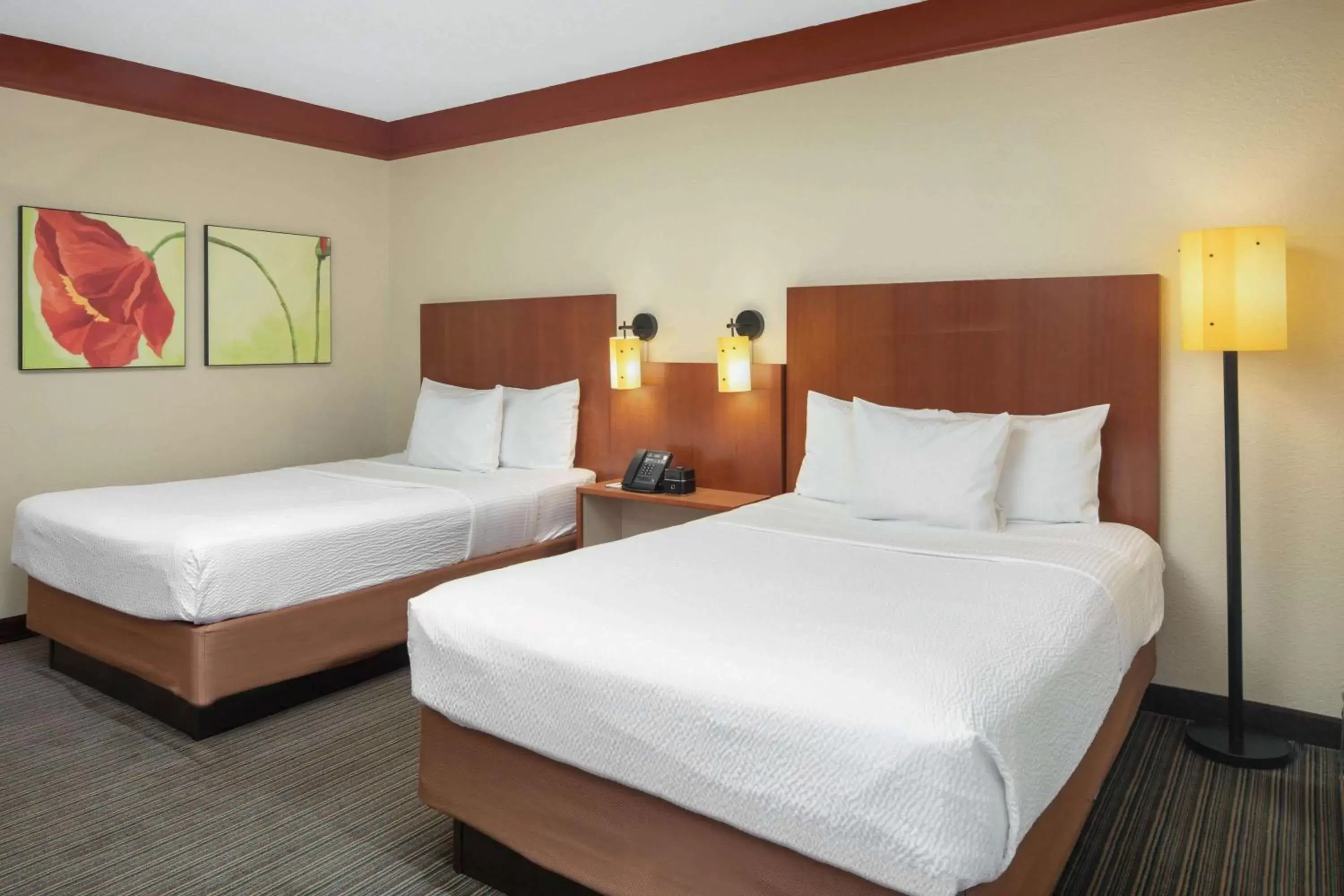 Photo of the whole room, Bed in La Quinta by Wyndham Atlanta Ballpark/Galleria