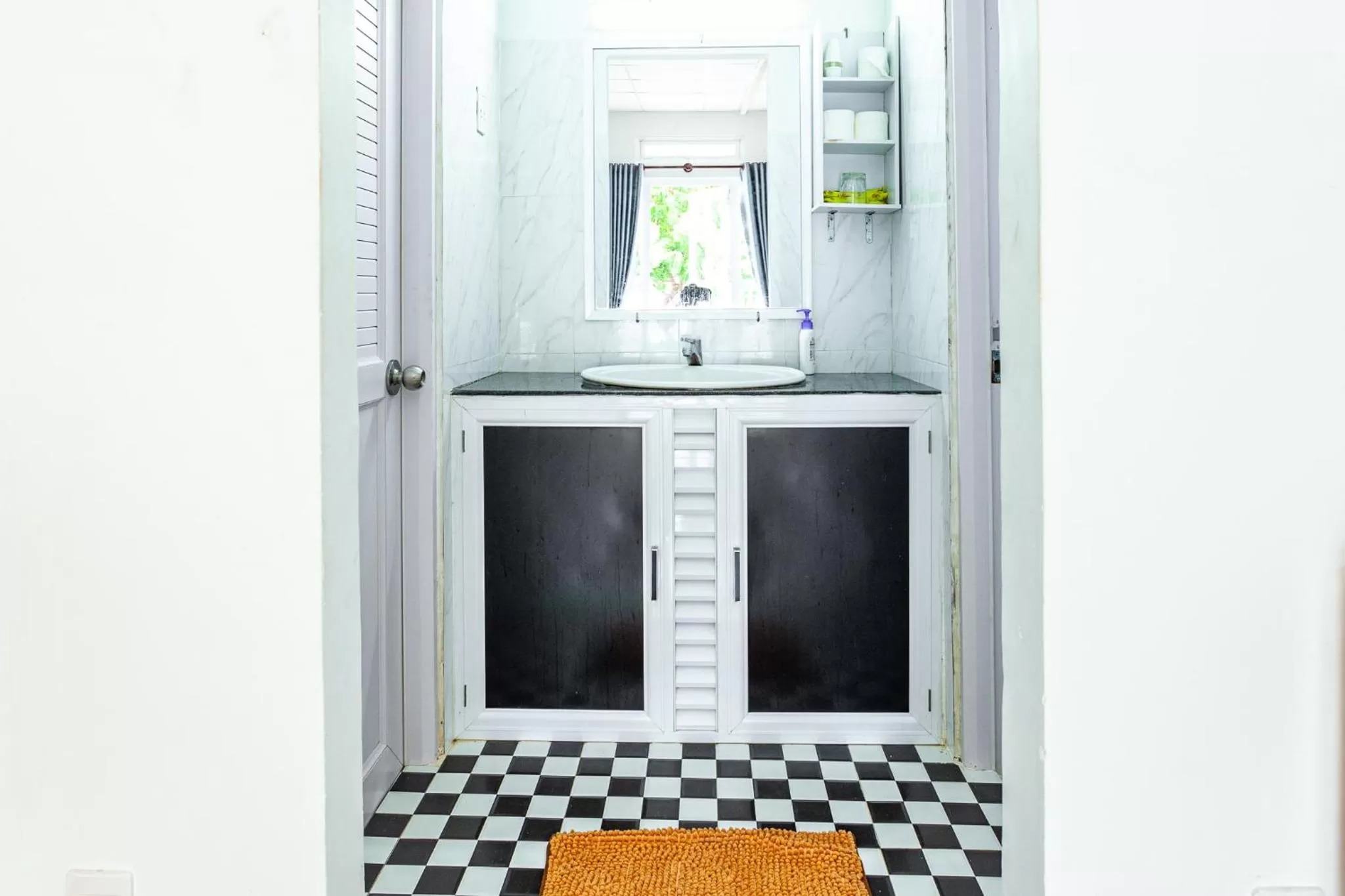 Bathroom in Phi Kite School