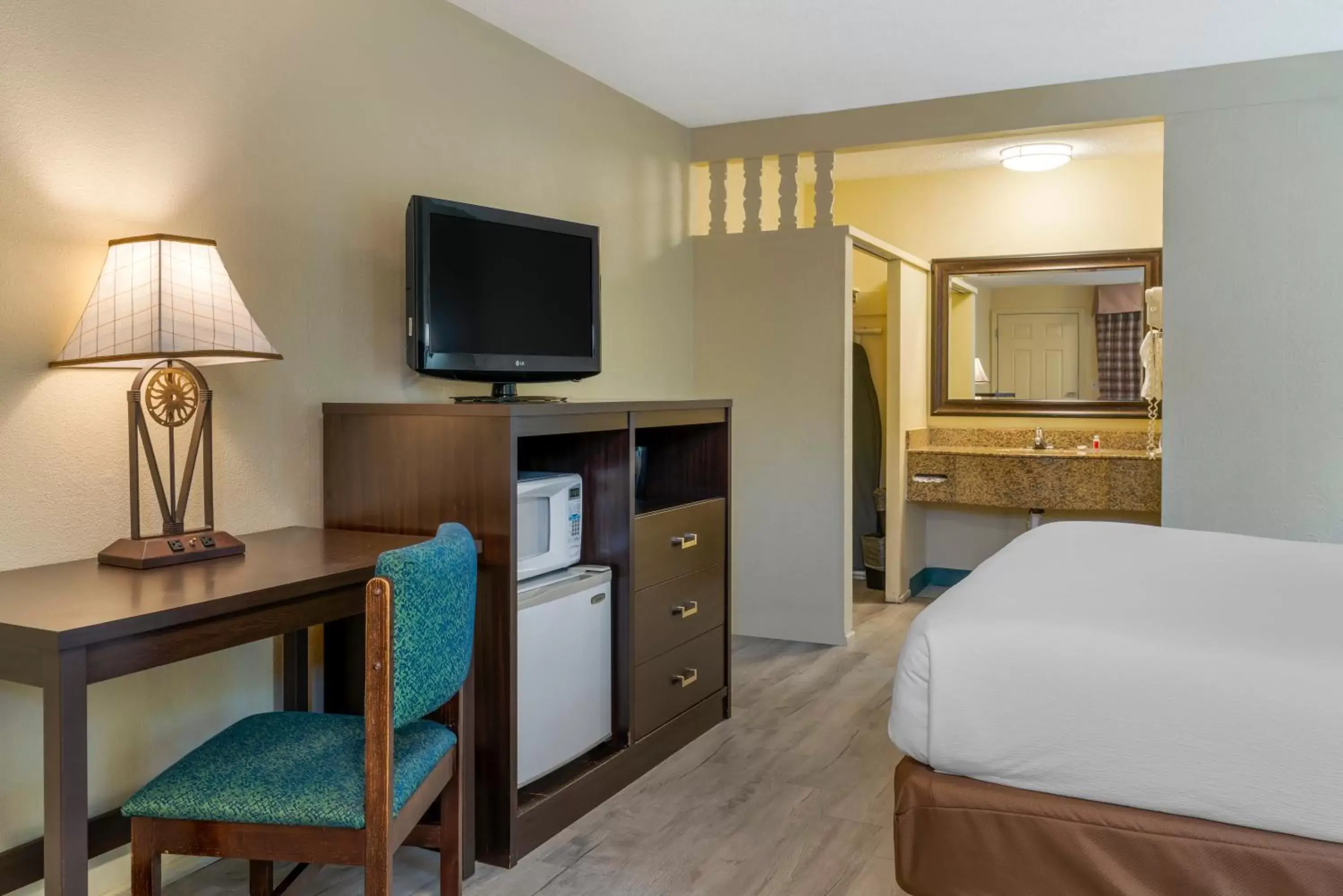 Bed in University Inn and Suites Eugene Bed in University Inn and Suites Eugene