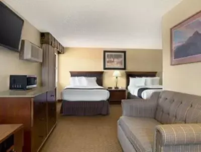 Bed in Super 8 by Wyndham Canon City