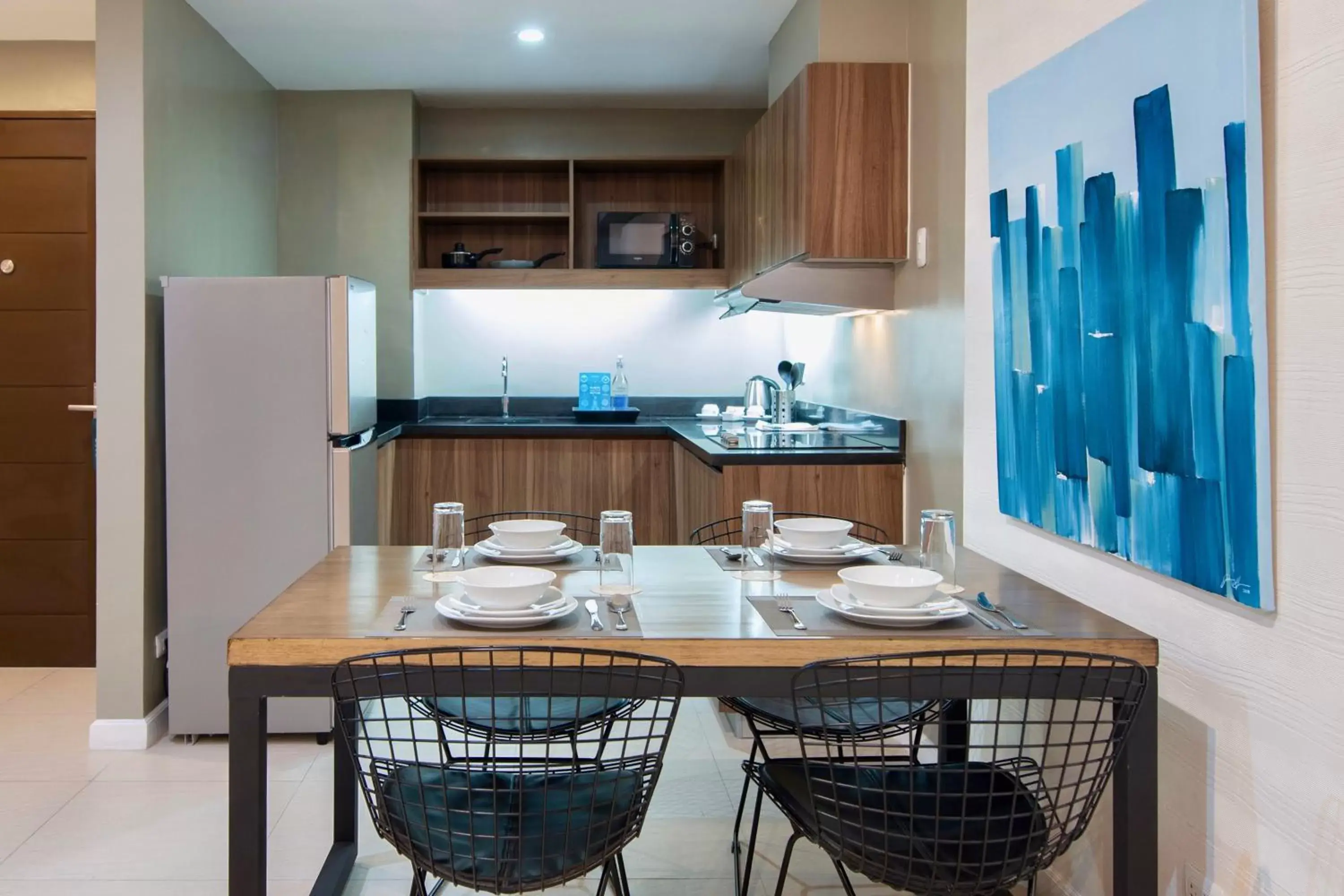 Kitchen or kitchenette, Dining Area in The Sphere Serviced Residences Managed by HII