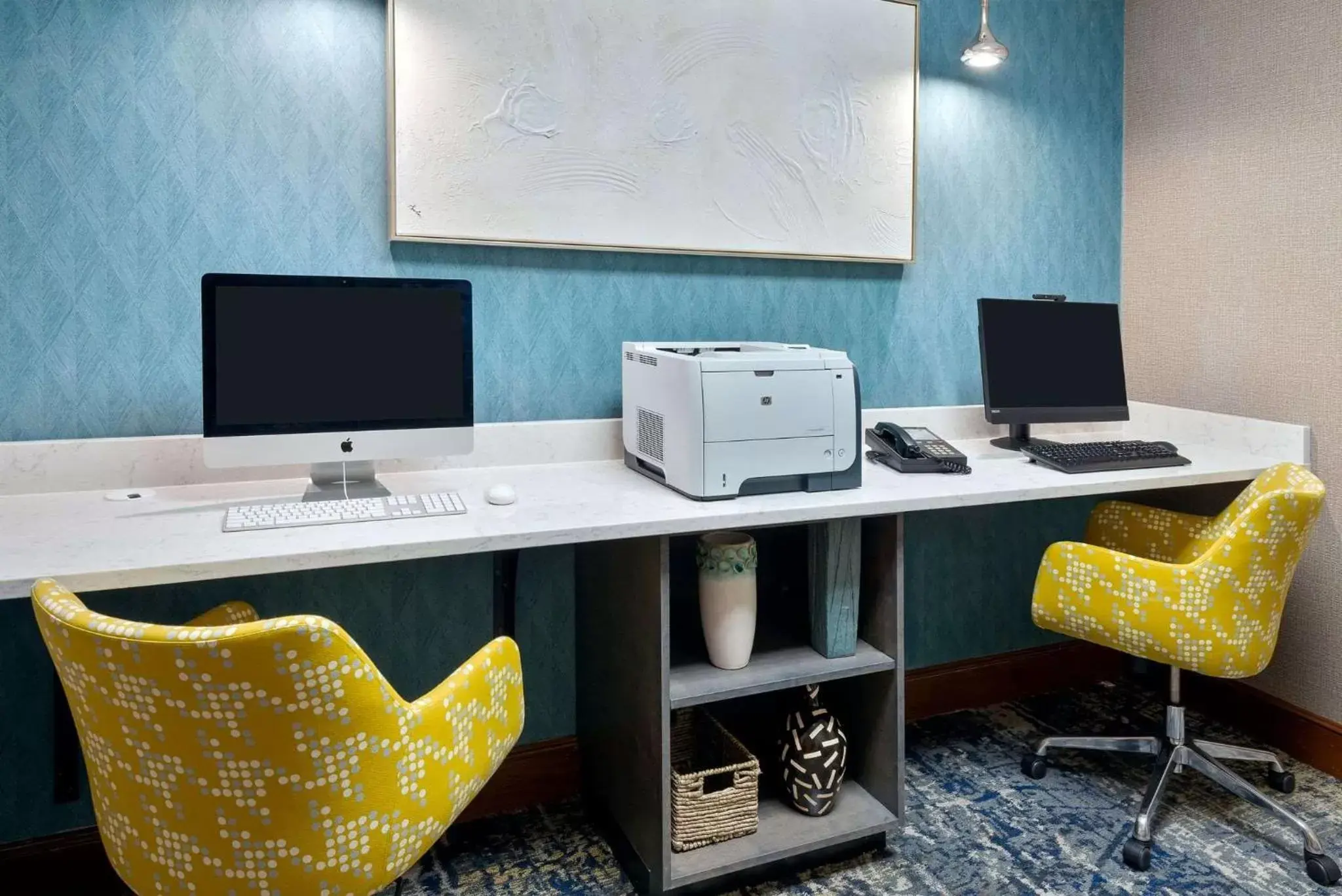 Business facilities in Hampton Inn & Suites Country Club Plaza