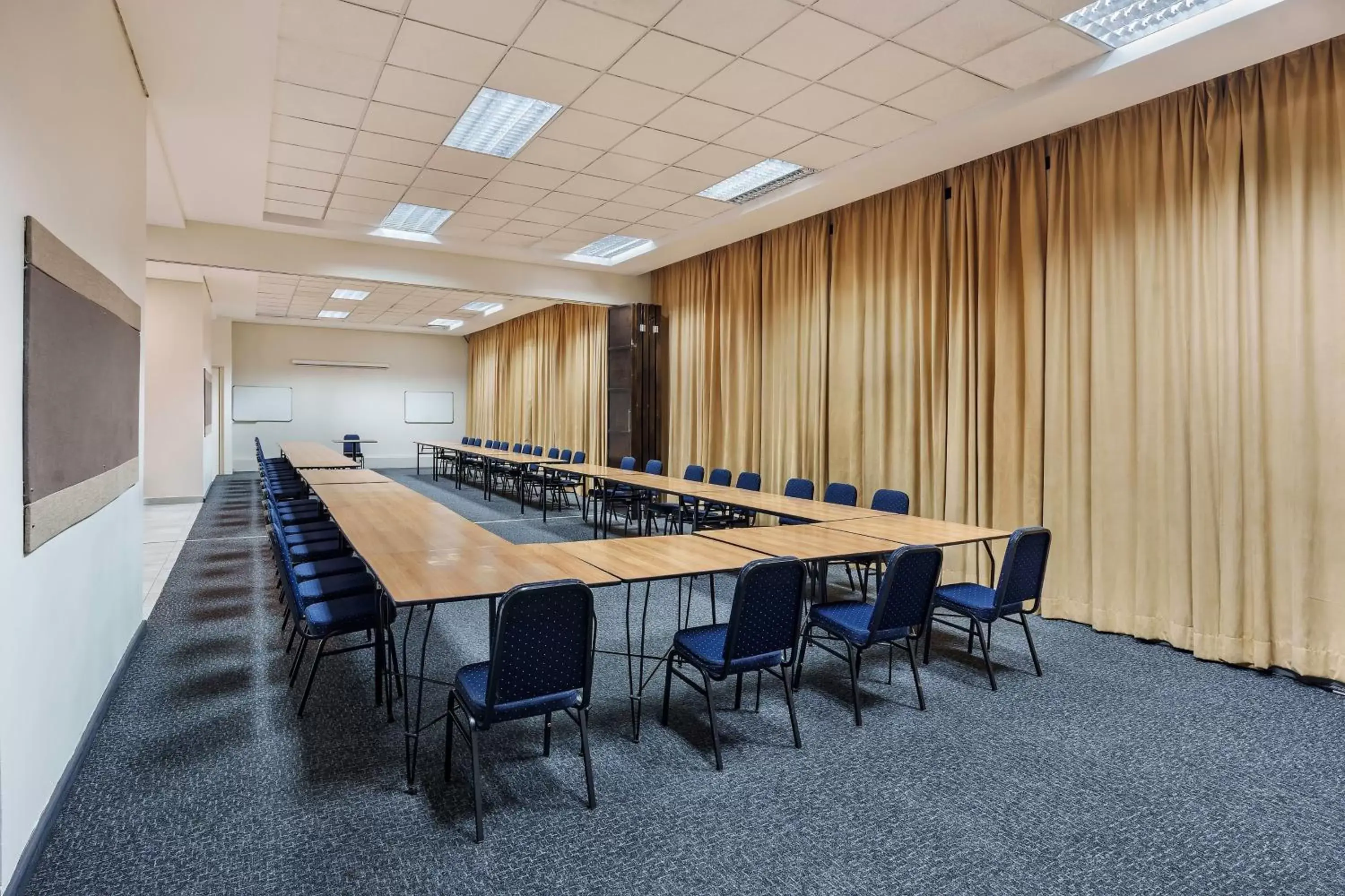 Meeting/conference room in Protea Hotel by Marriott Lusaka Cairo Road