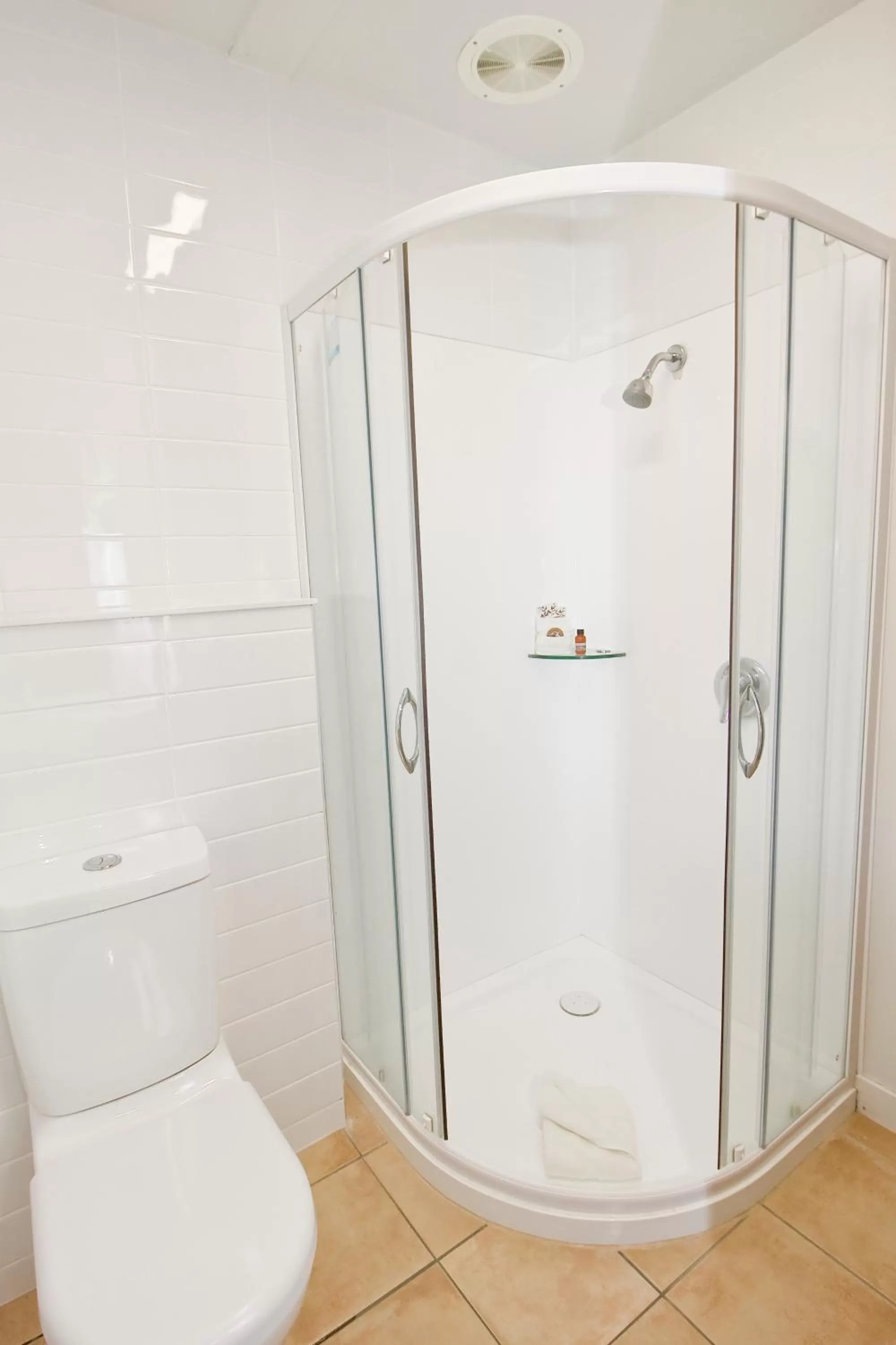 Bathroom in Clearwater Motor Lodge