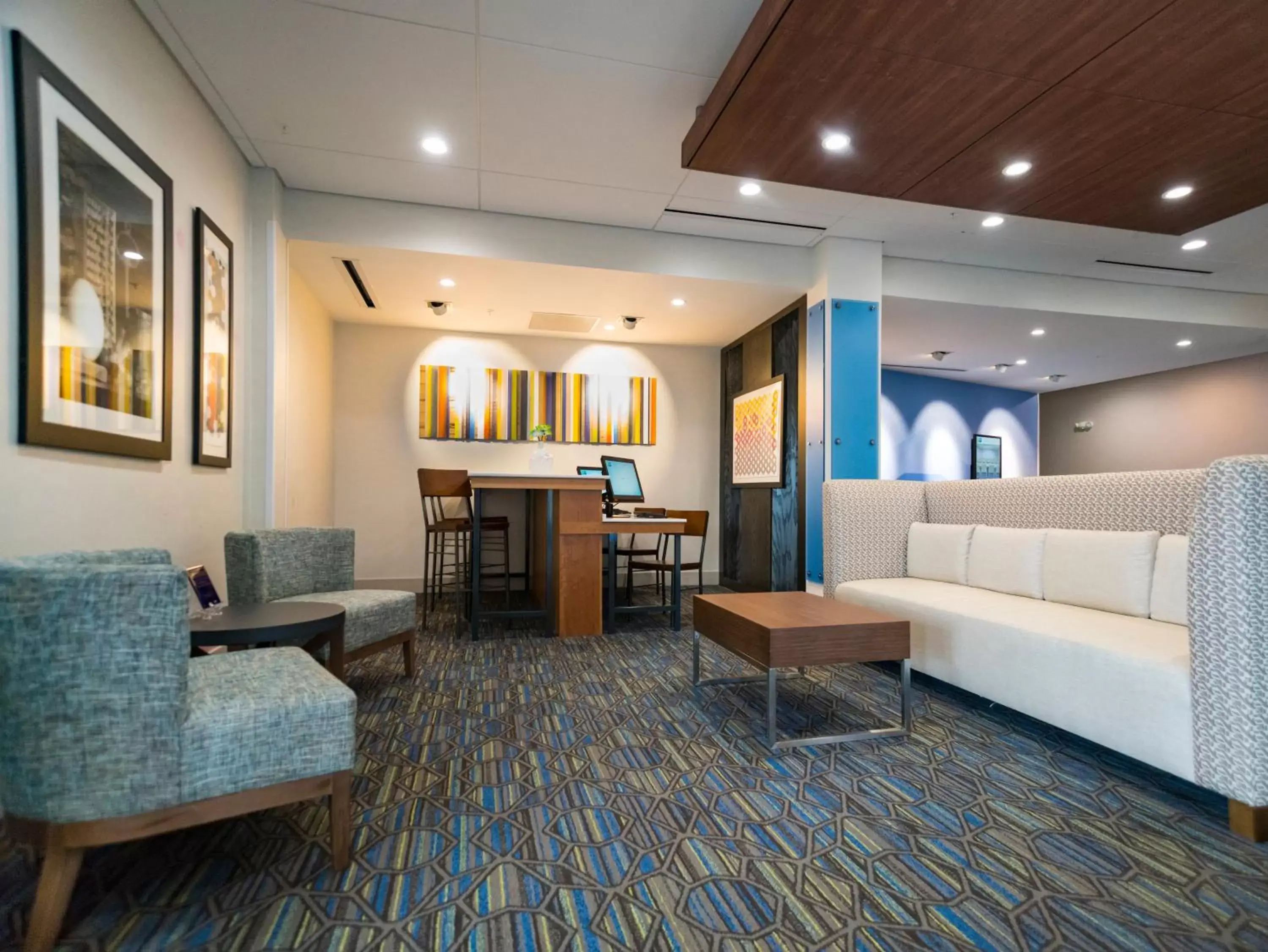 Property building, Seating Area in Holiday Inn Express & Suites - Southaven Central - Memphis, an IHG Hotel