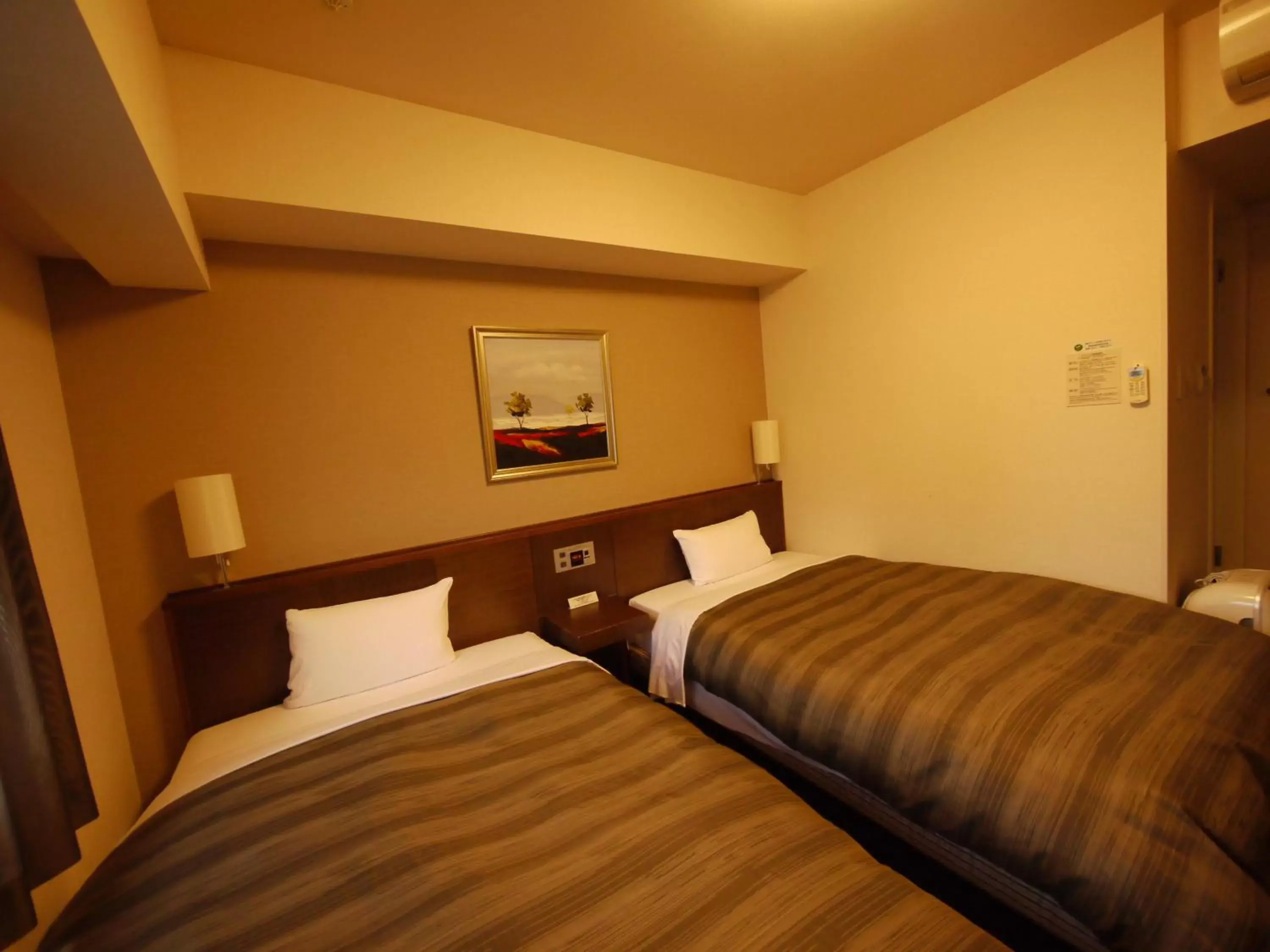 Photo of the whole room, Bed in Hotel Route-Inn Nagoya Imaike Ekimae