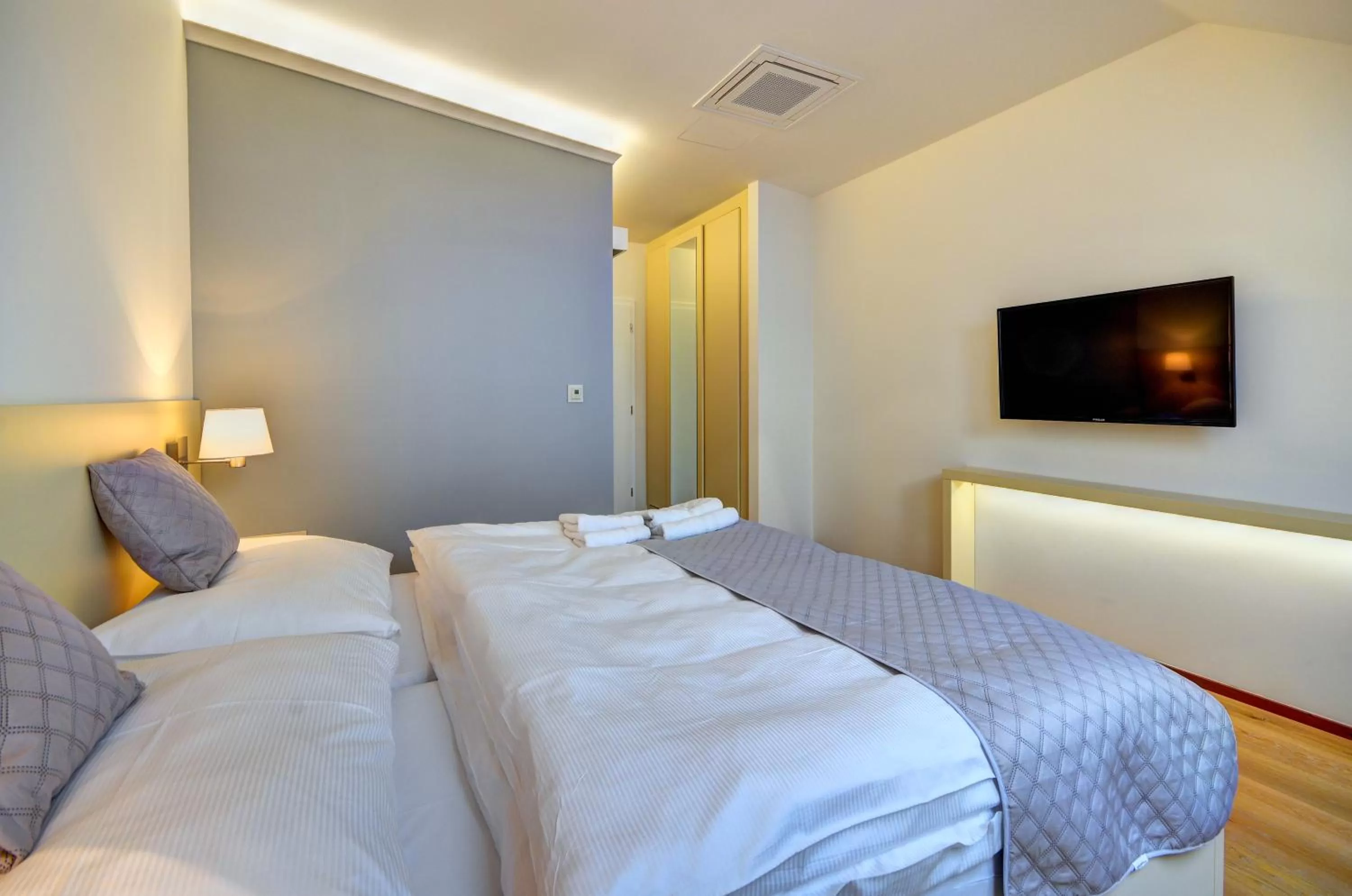 Bed in hotel Chmelnice