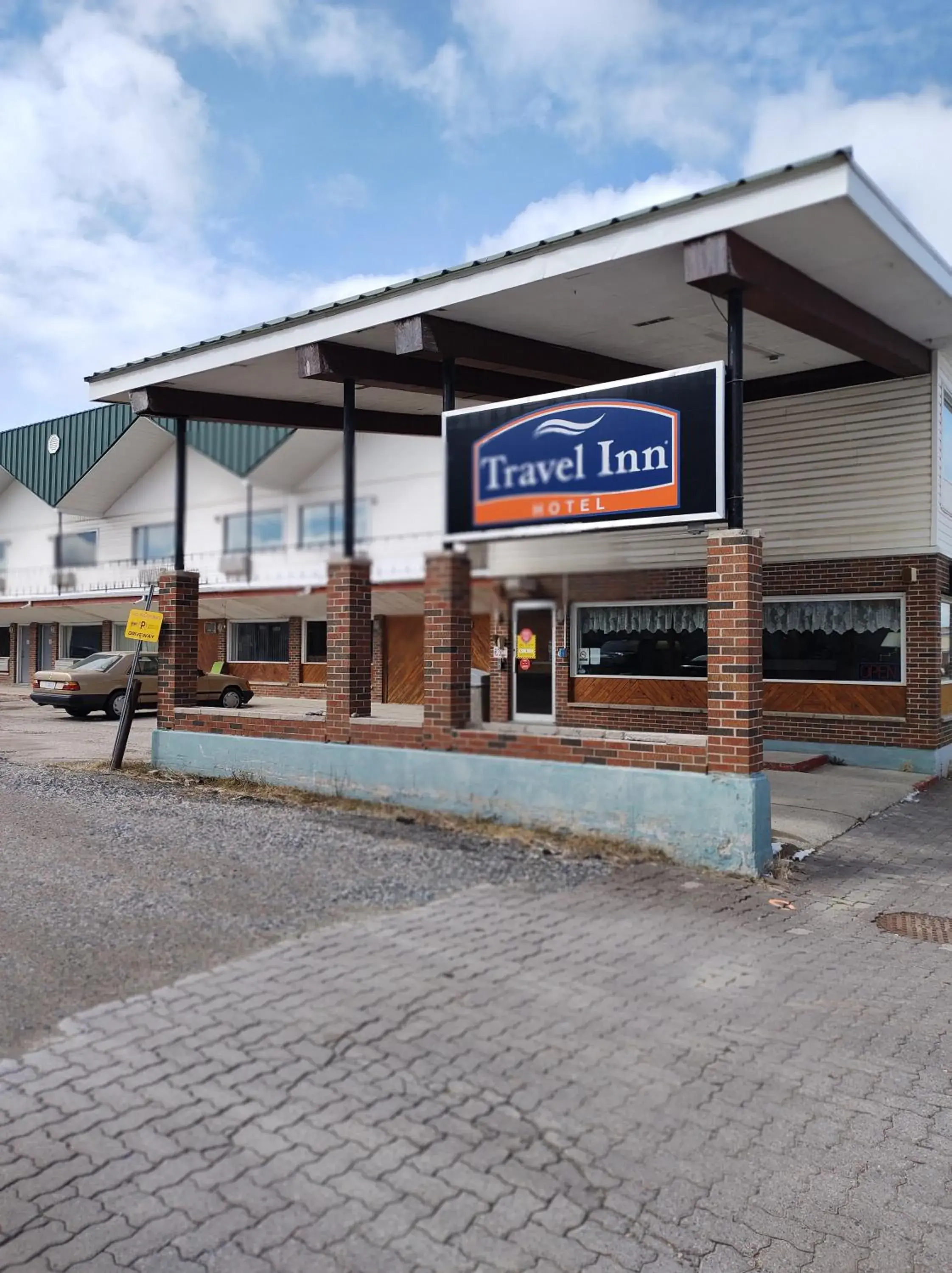 Facade/entrance, Property Building in Travel Inn Hearst