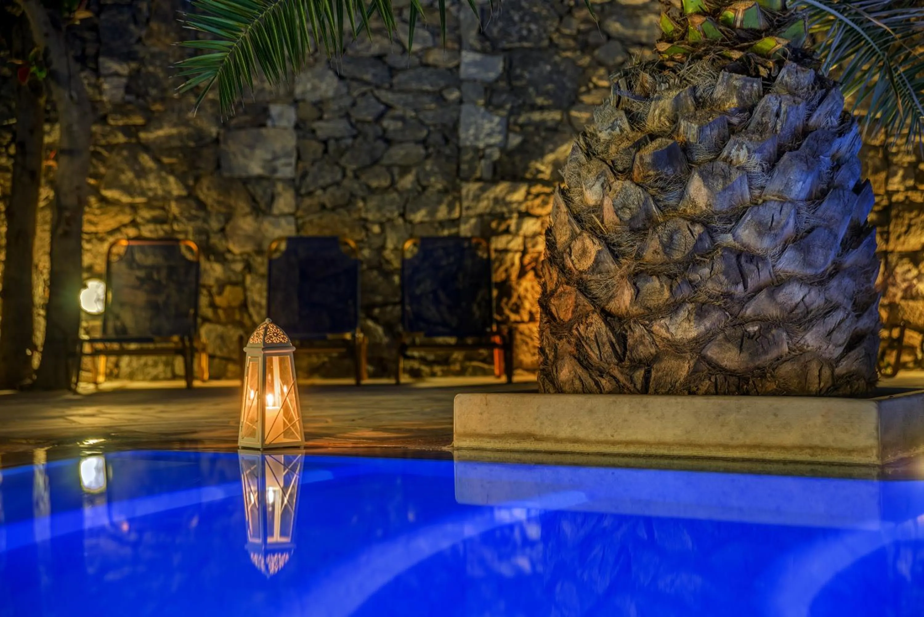 Swimming pool in Makis Place