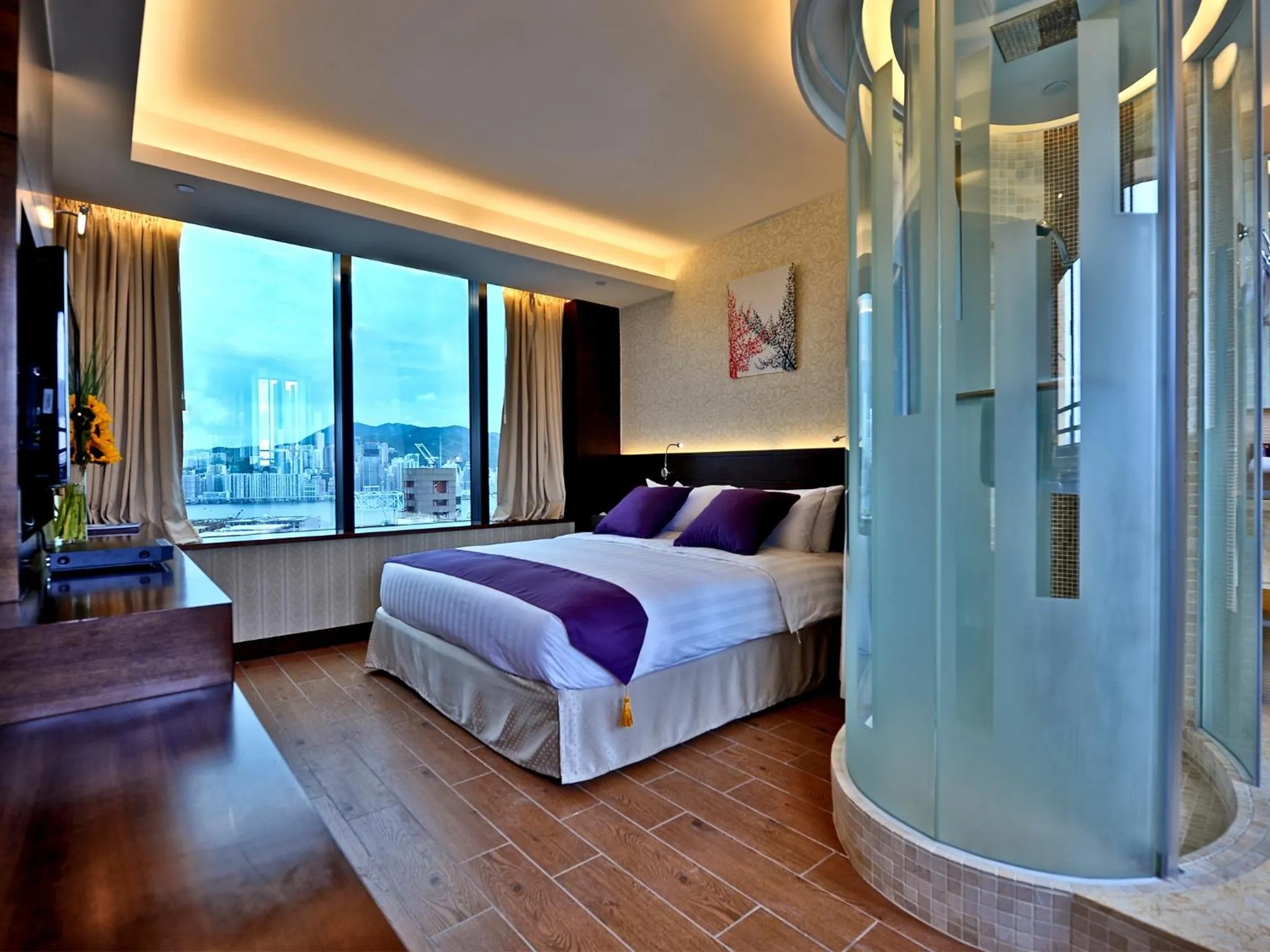 Photo of the whole room, Bed in The Bauhinia Hotel - Tsim Sha Tsui