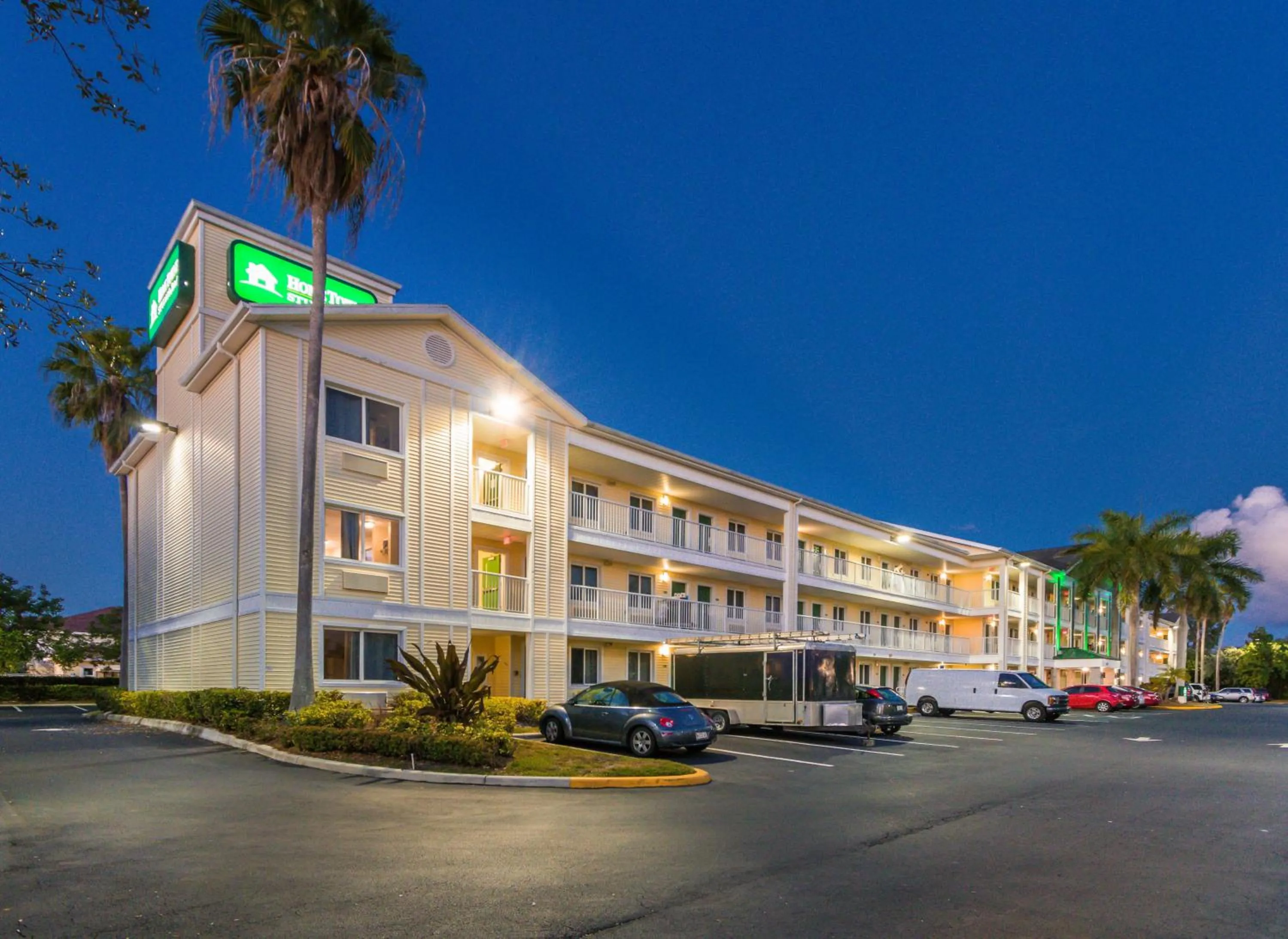 Property building in HomeTowne Studios by Red Roof Fort Lauderdale